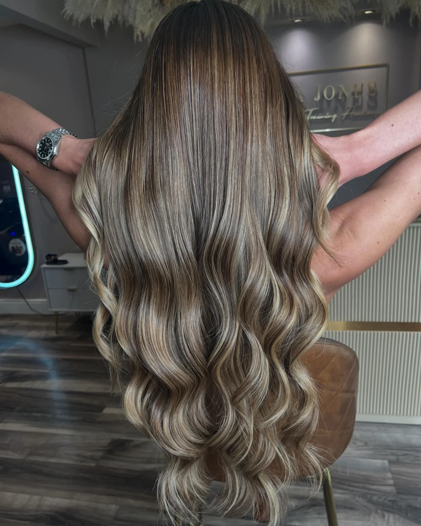 The Honey blonde is blonding 👱&zwj;♀️🍯🐝