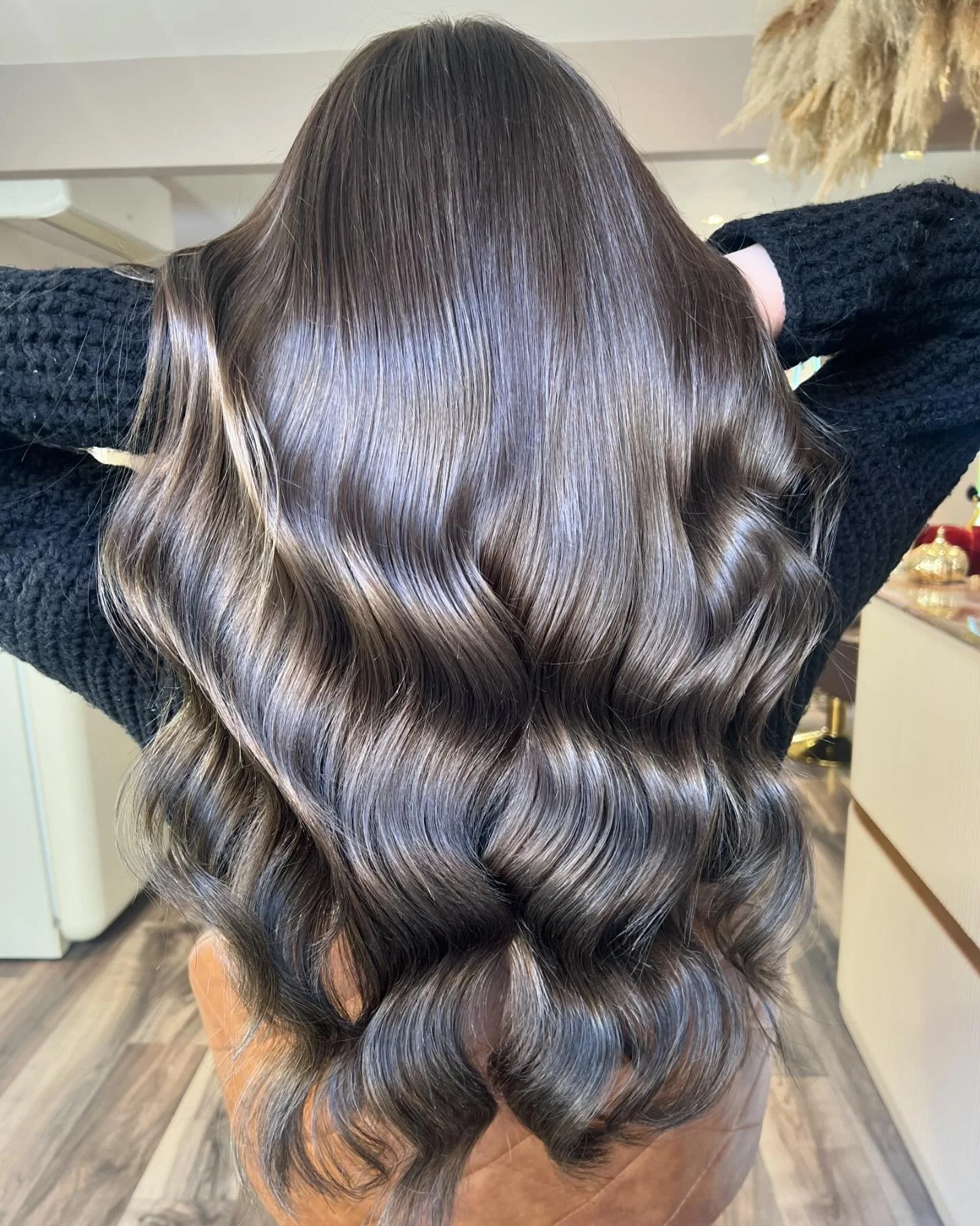 Happy Friday ✨ it&rsquo;s been a super busy week in the salon all remaining messages will be replied to over the weekend 🫶 have a fab one 💃🏻