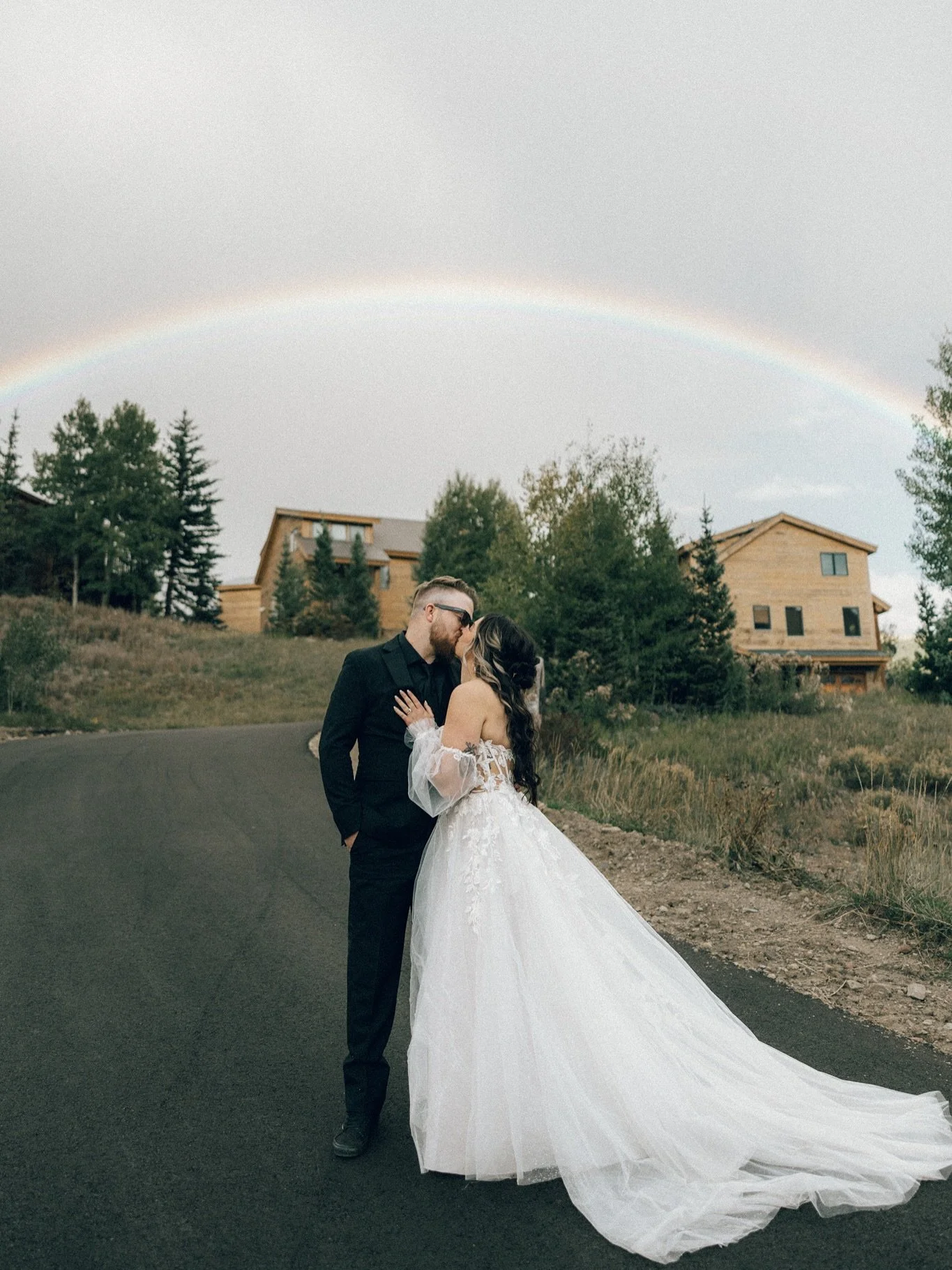 Wedding vibes so good, natured joined the party 🦄 #brickbride 

PC :: @indiegoldephotography