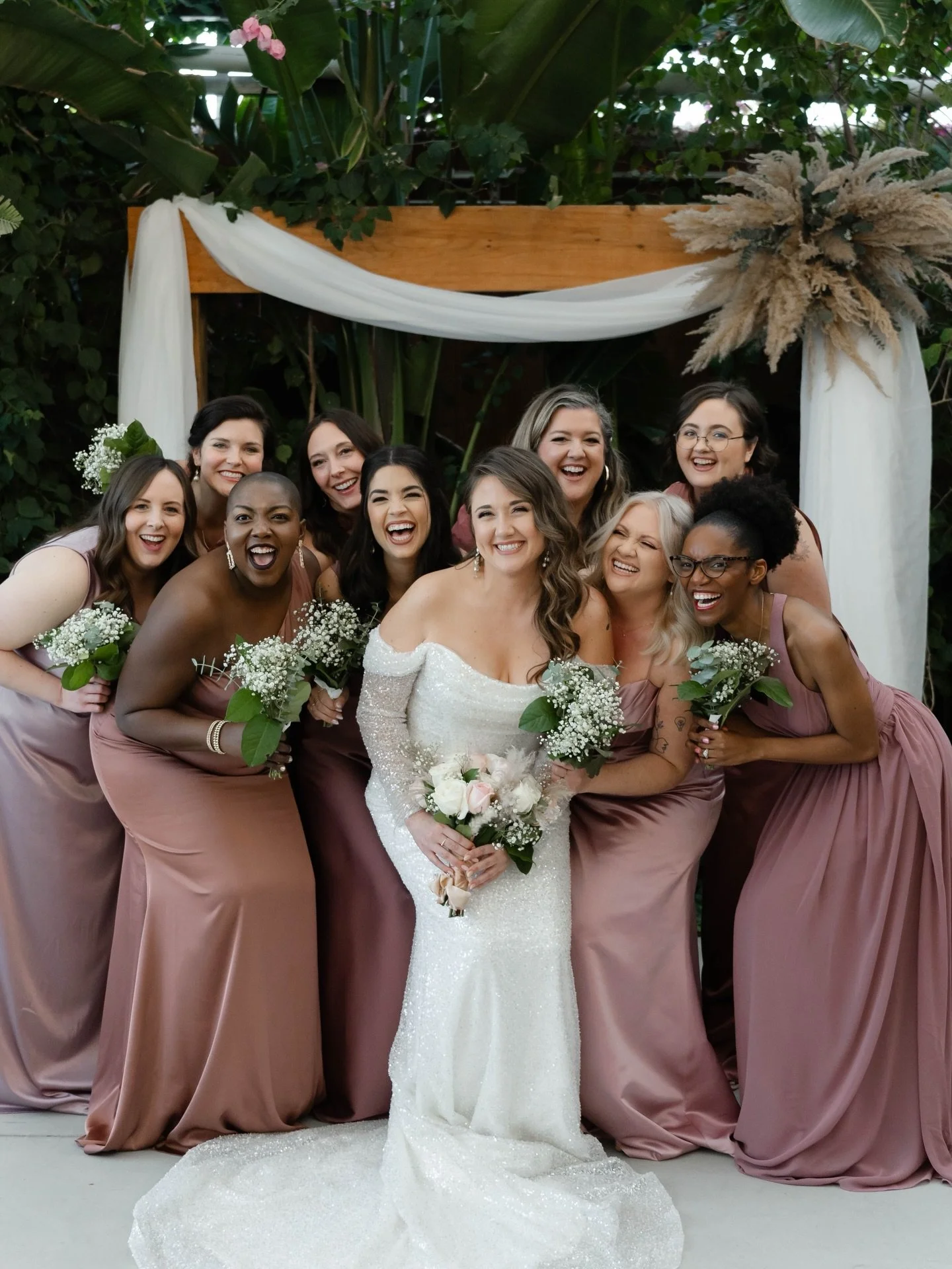 Really missing leafy greenery right about now 🌿 #brickbride 

PC :: @justincasanova