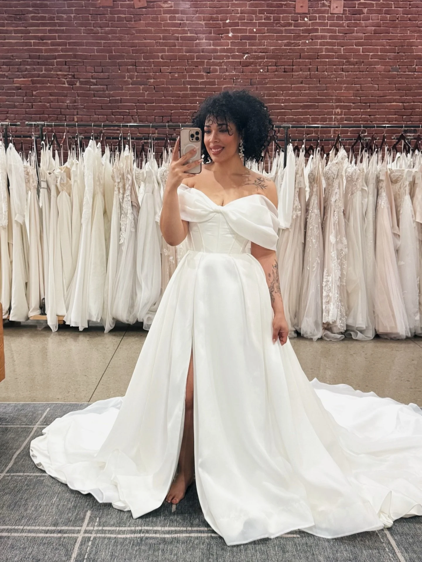 Made ya look ⚡️ What&rsquo;re you waiting for? Link in bio! 

#bridalgown #weddingdress #2026wedding #2027wedding #bridetobe