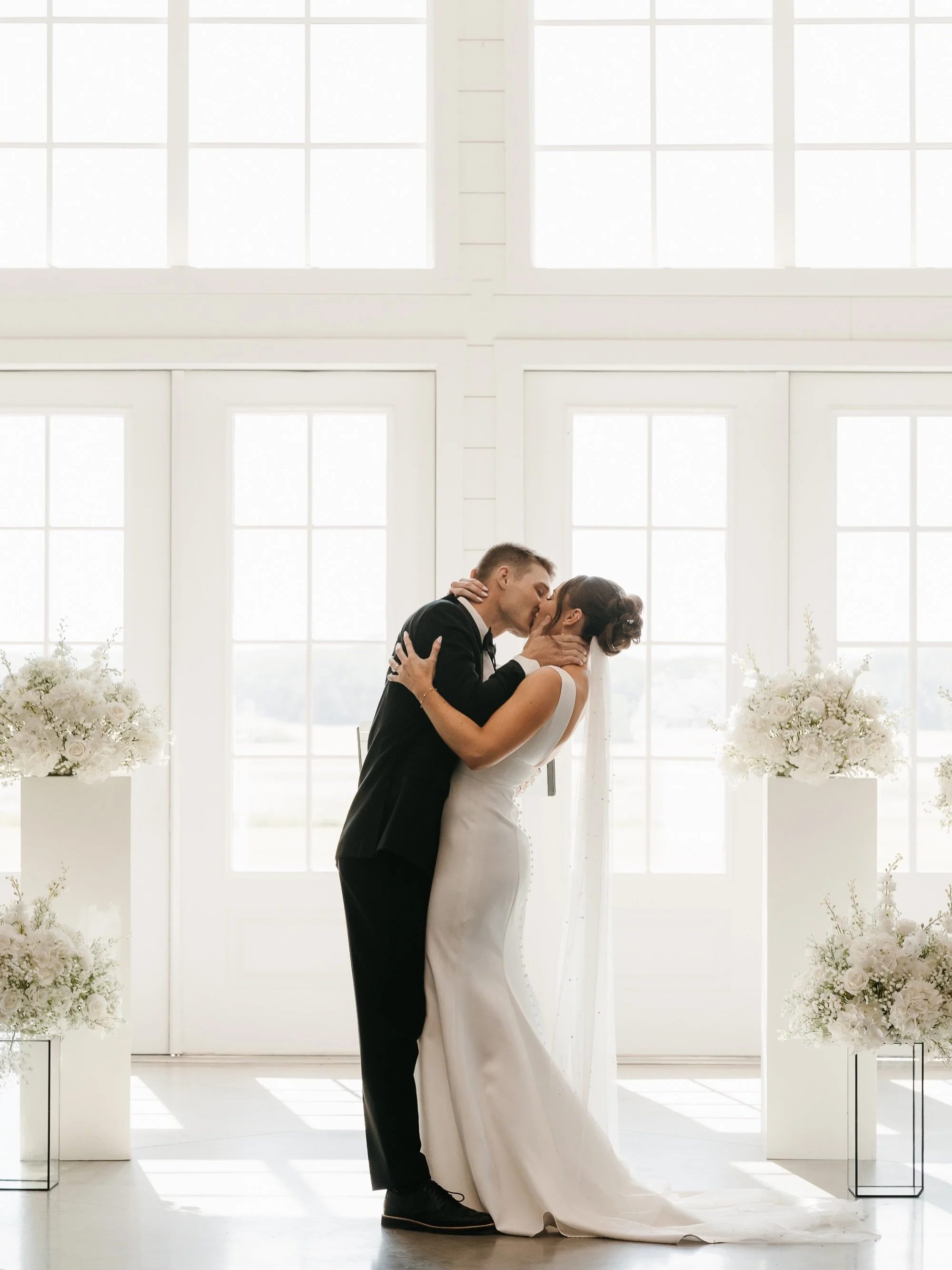 It doesn&rsquo;t get better 🕊️🤍 #brickbride 

PC :: @alexbo.photo