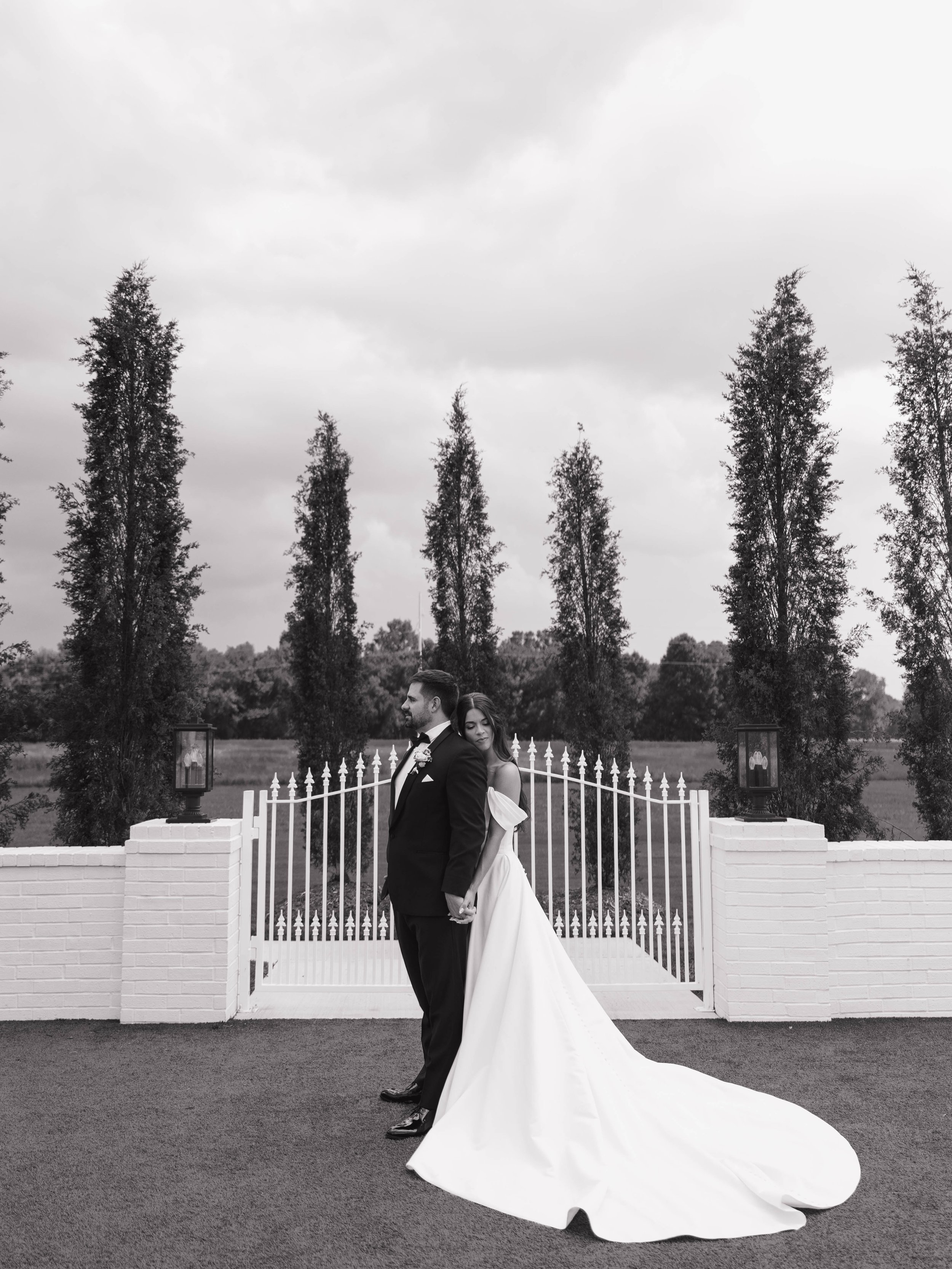 Mrs. Tarrillion is THAT girl 💅 #brickbride 

PC :: @by_kyleefriend.llc 

#blackandwhitephotography #tulsawedding #oklahomawedding #enzoani