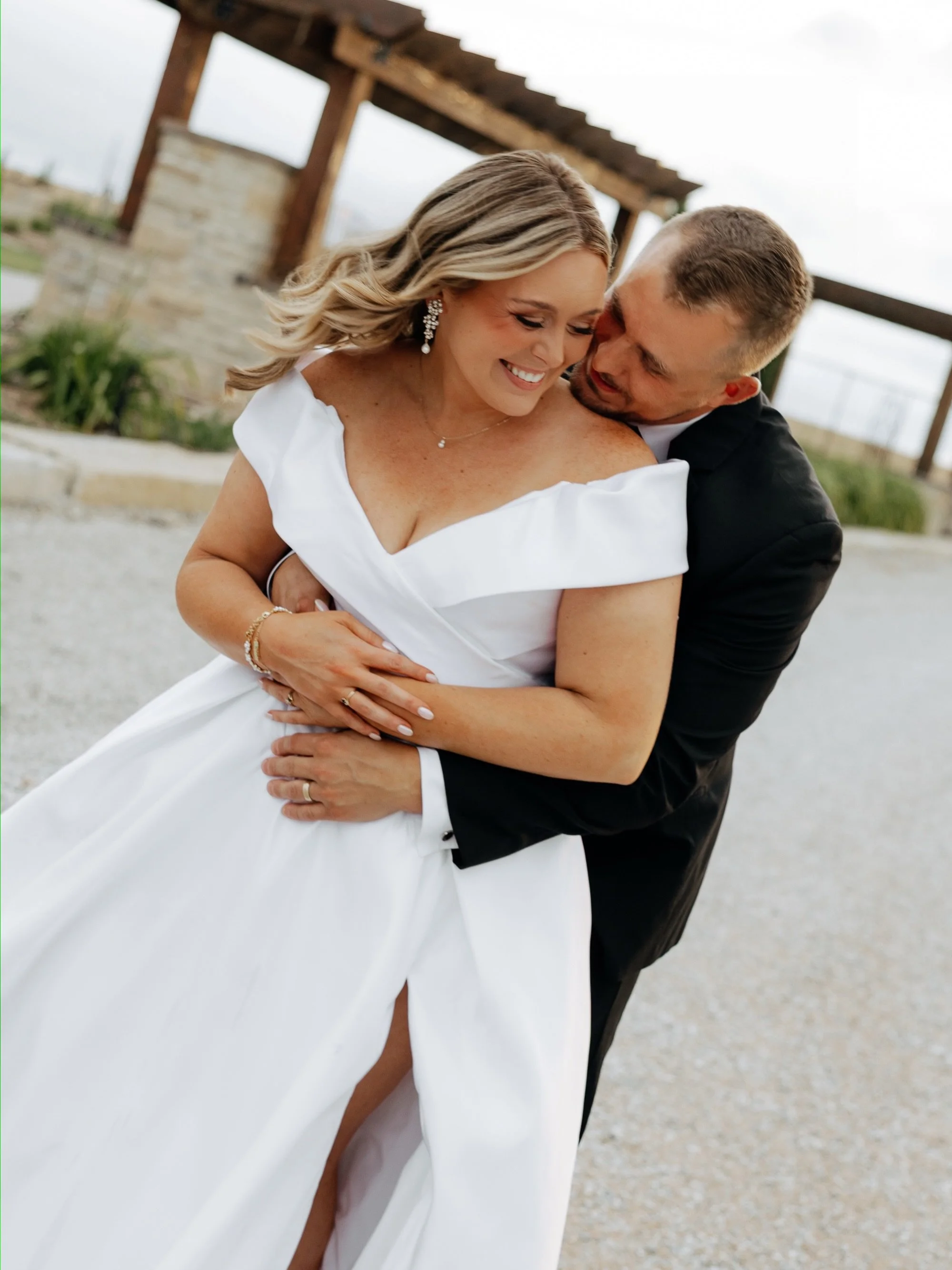 A love like theirs 🖤 #brickbride 

PC :: @chrisandlara 

#wichitawedding #jasminebridal #engaged #bridetobe