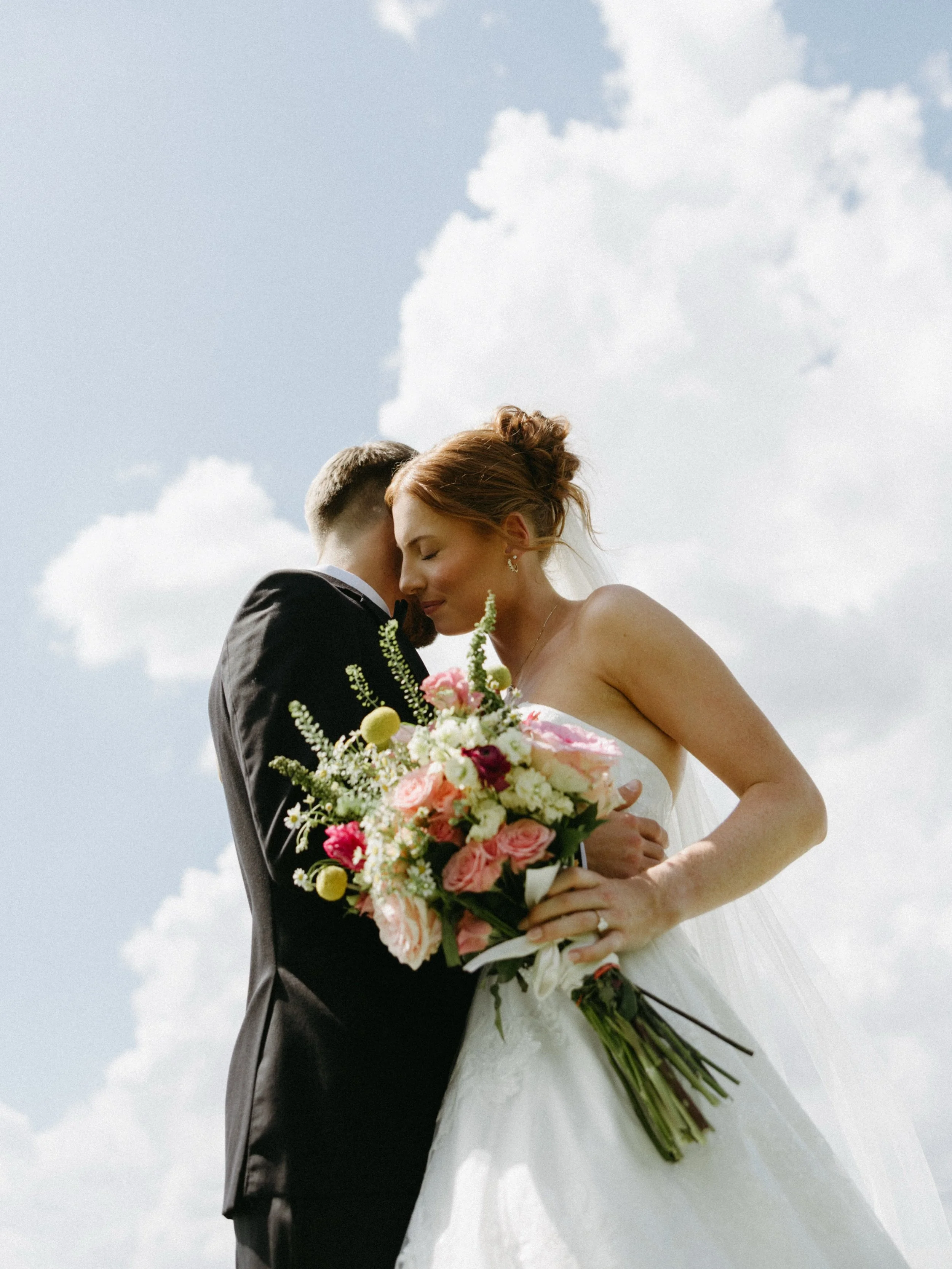 I!!!!!!!! MEAN!!!!!!! 😍❤️&zwj;🔥 #brickbride 

PC :: @withthewandering