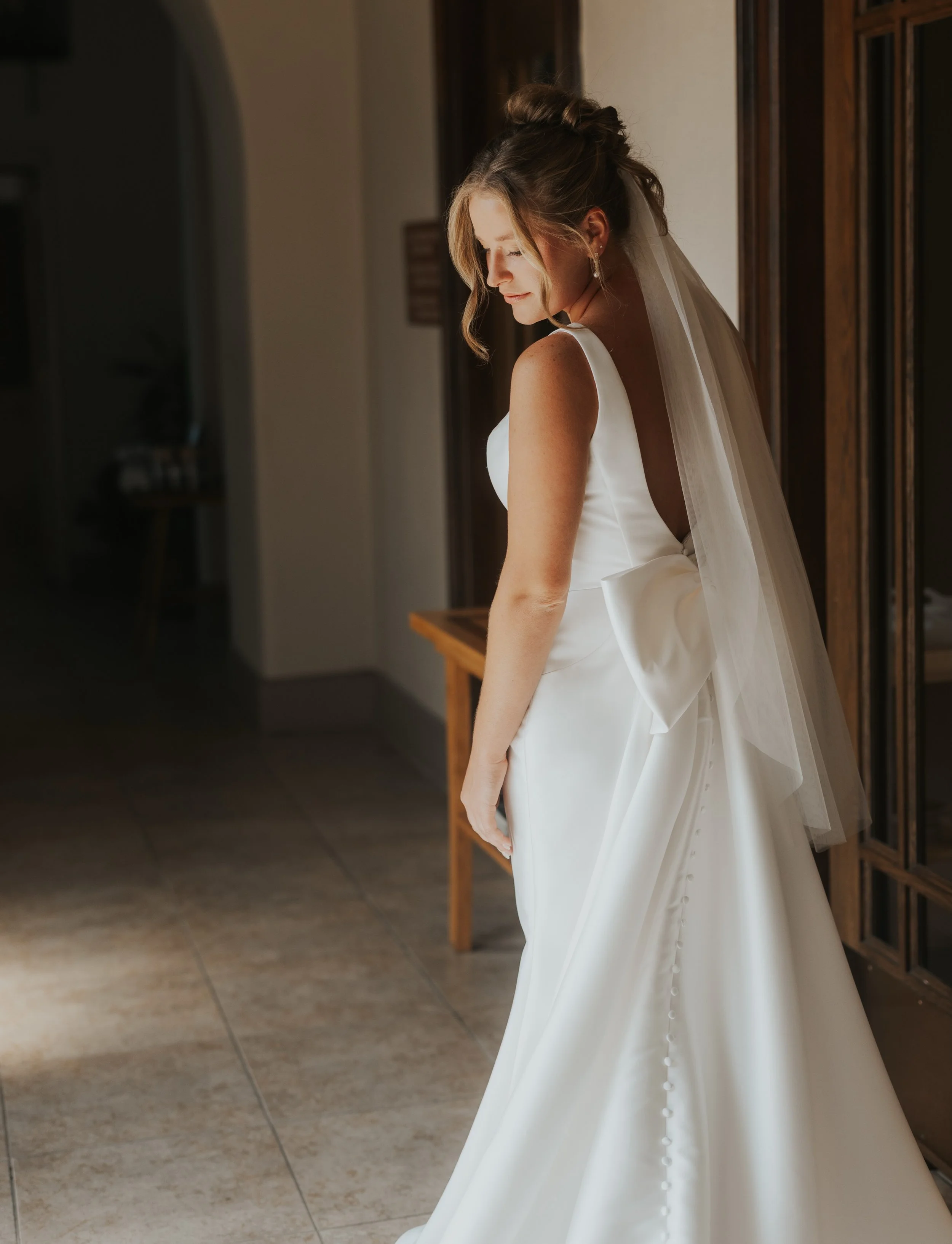 Big bow energy 🎀 #brickbride 

PC :: @amy.kate.photography