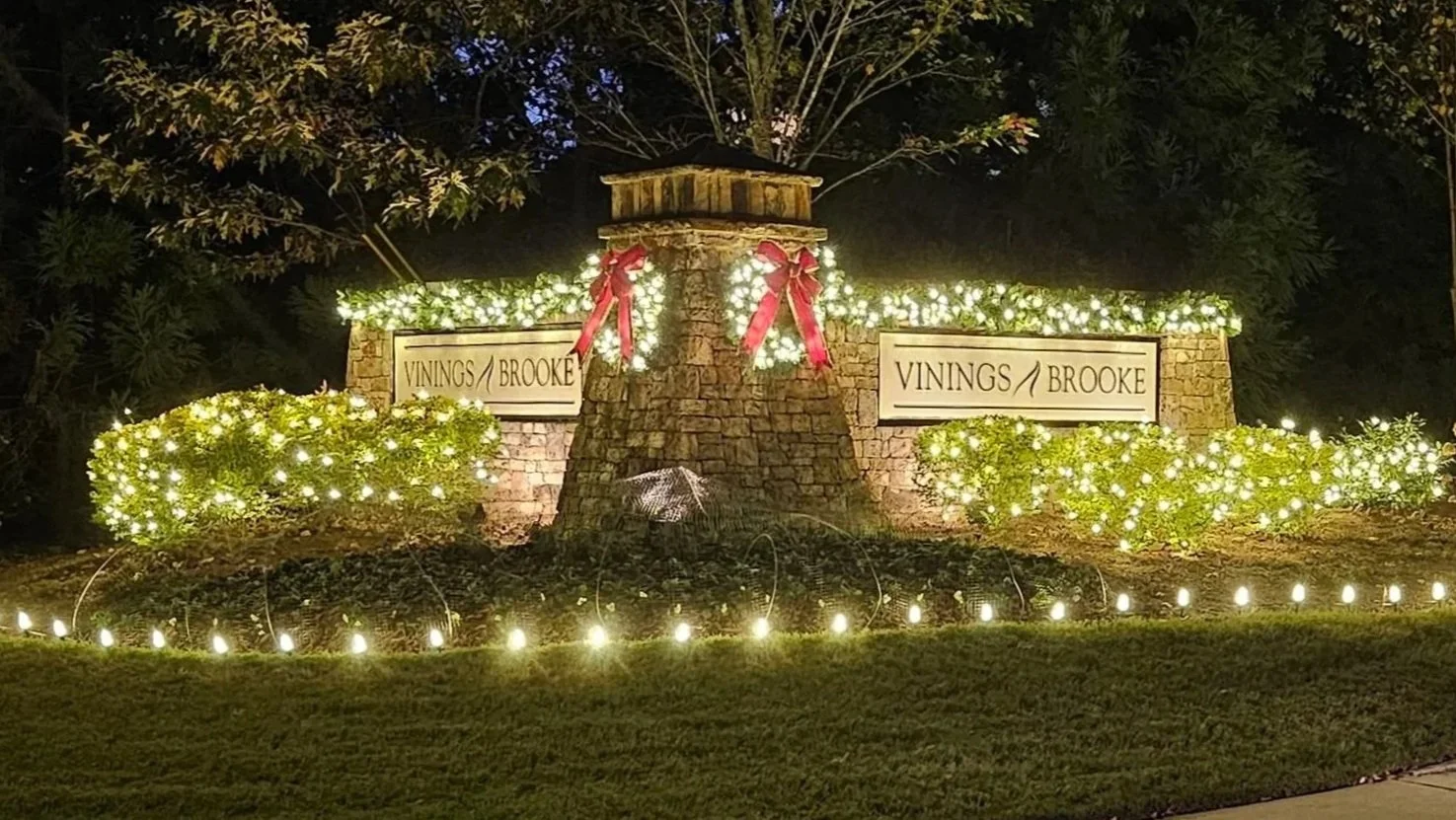 Vinings Brooke HOA monument Christmas Lights in Mableton GA by Rich Lighting Co