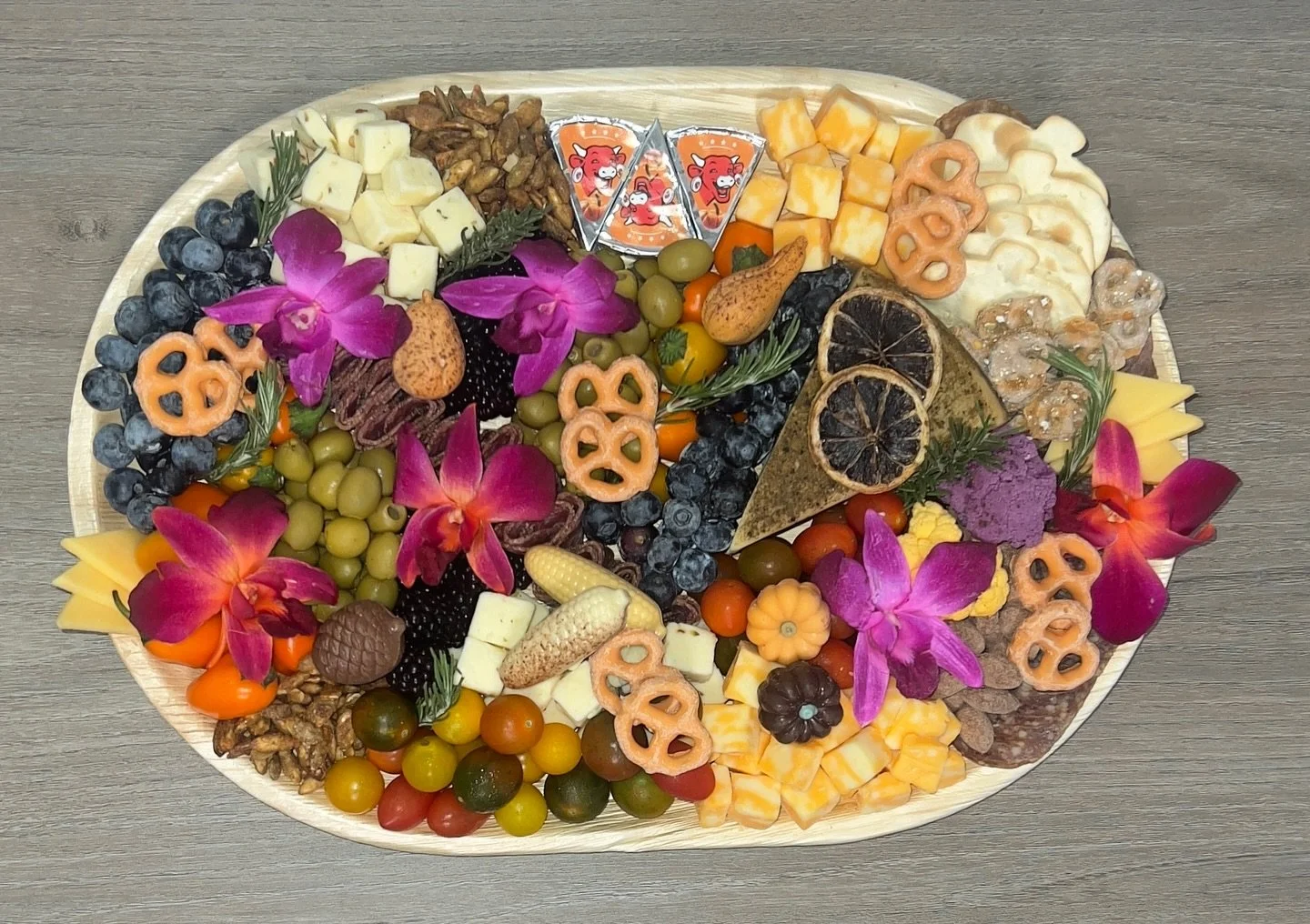 Fall themed Medium Charcuterie Board 🍁 We still have a couple Holiday openings available for custom boards 🧀
Palm Leaf Board: @tialeafdinnerware 
&bull;
#charcuterie #charcuterieboard #charcuteriebar #justinbeiber #branded #laughingcow #branding #f