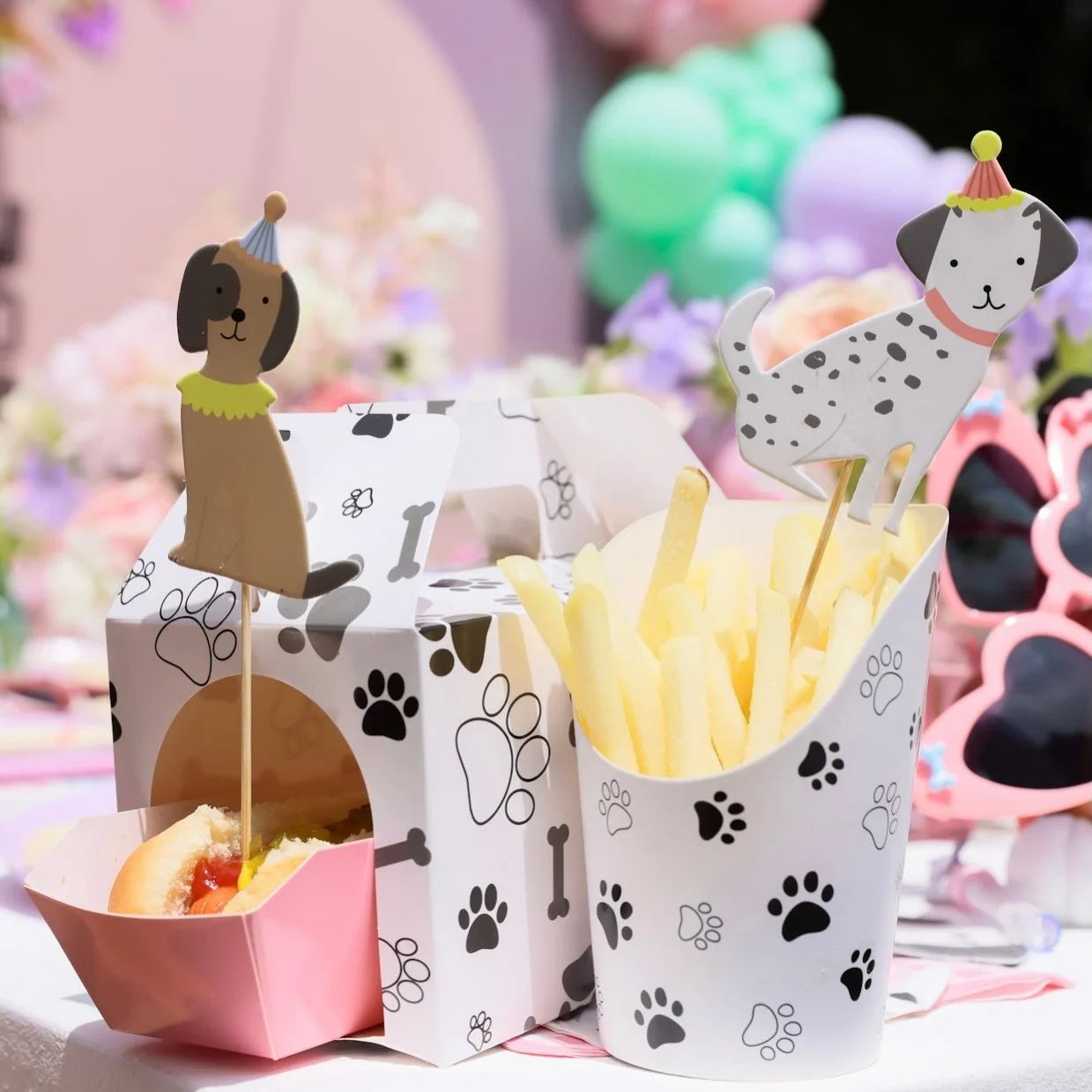 The cutest PAWty ever! 🐾 
Dream Big Hot Dog Houses and fries were everything!!! It's all about the details and details are our thing 🐶 🎉
&bull;
Planner: @ashandcocoparties
Photo: @grantterzakis