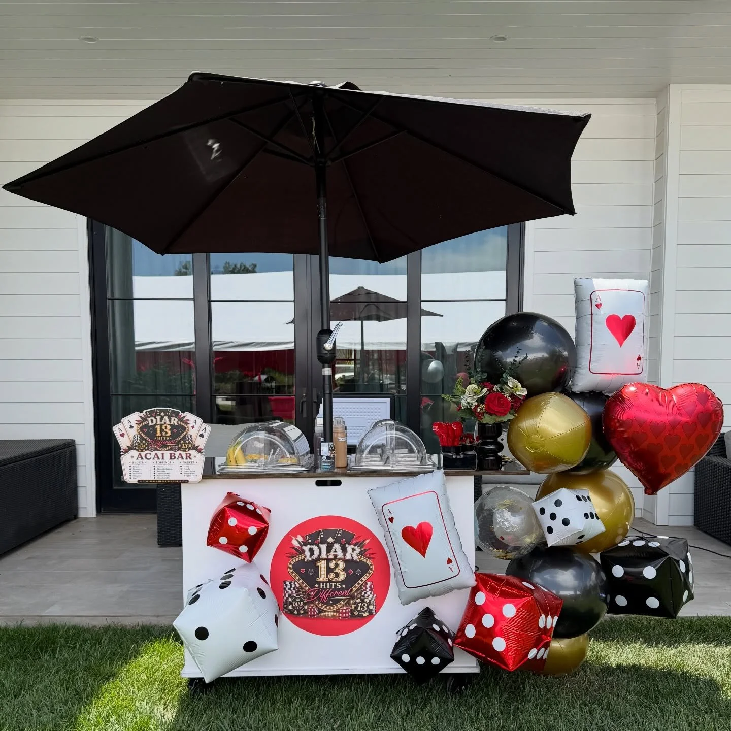 Diar 13 hit different!!! &spades;️&diams;️ 🎲 
&bull;
Planner: @cairoscustomevents 
A&ccedil;a&iacute; Bar: @dreambigpartyco_la 
Reusable Ballon Garland: @minnidip 
Custom Menu: @dreambigpartyco_la 
Casino Balloons &amp; Cart Decor: @dreambigpartyco_
