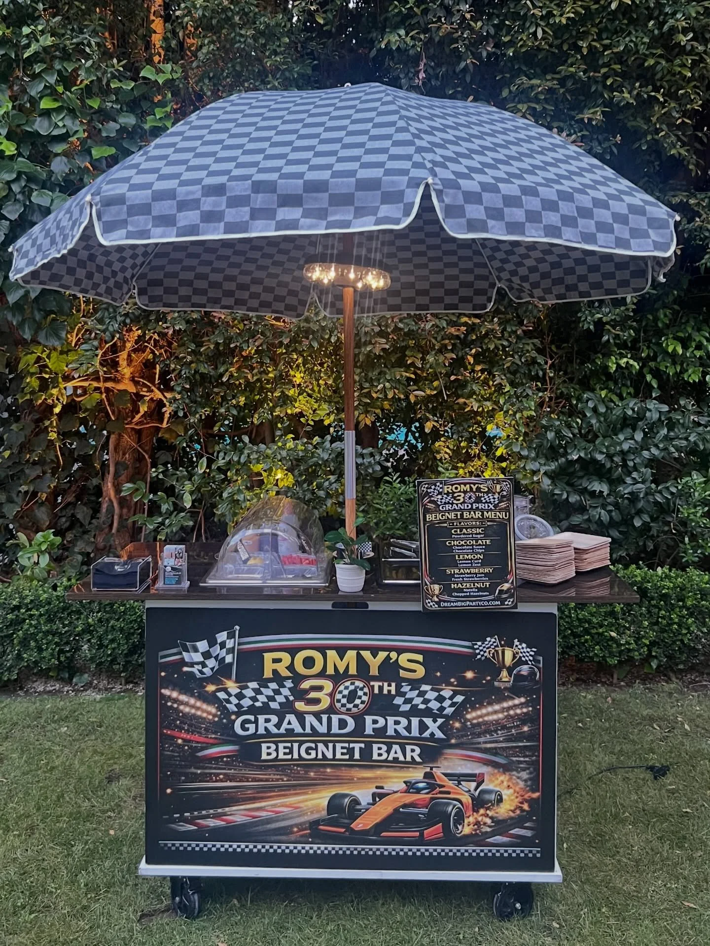 Grand Prix Beignet Bar for Romy's 30th 🏁 
#beignets #beignetcart #grandprix #beverlyhills #dreambig