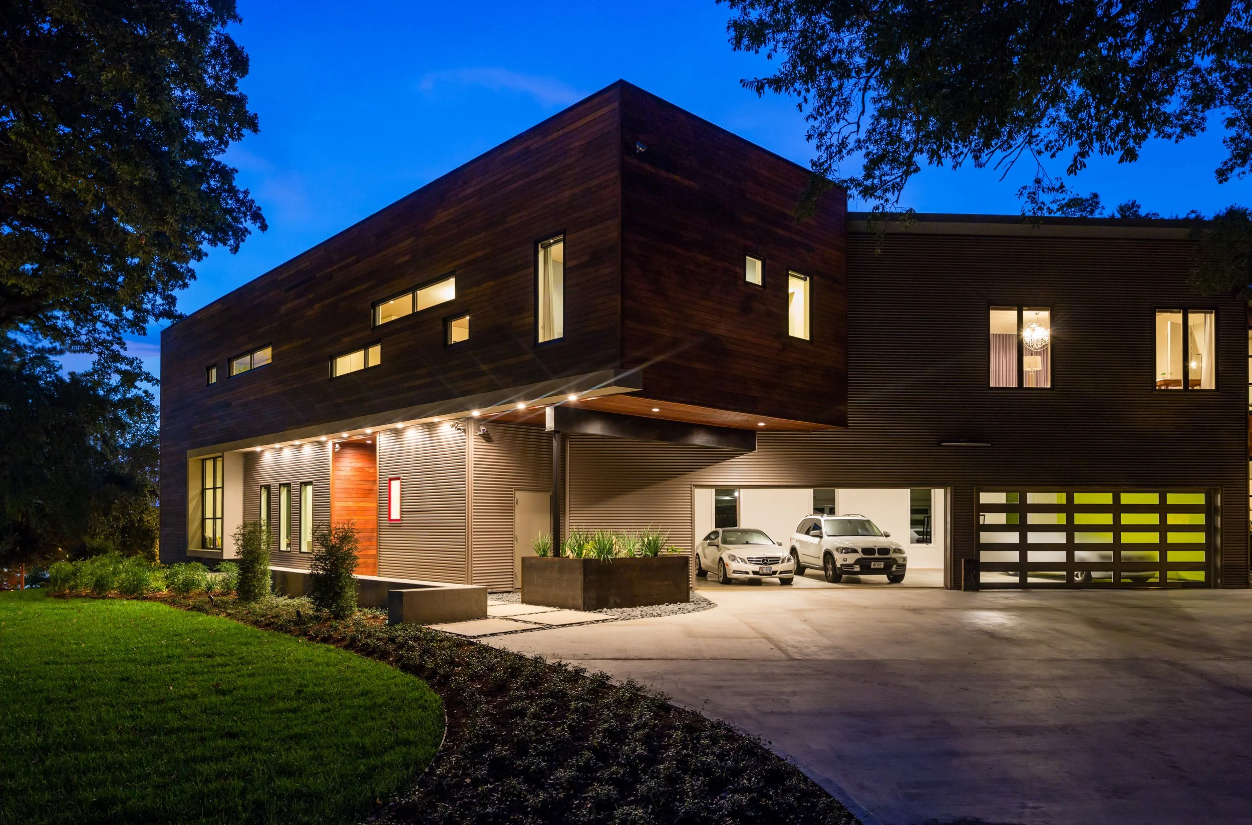 800 West Alabama - exterior.jpg