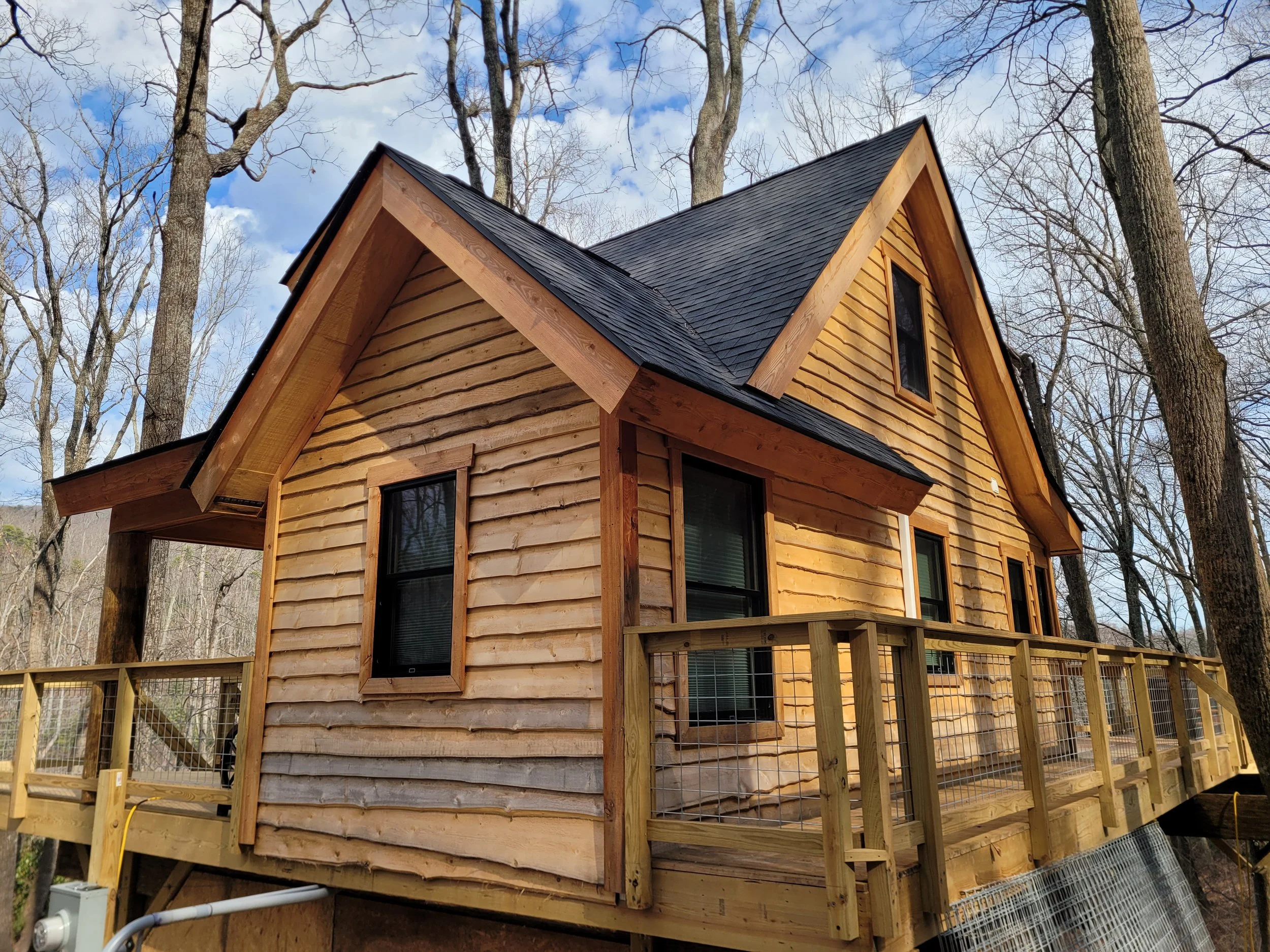 Tree House Cabin in Apple Valley
