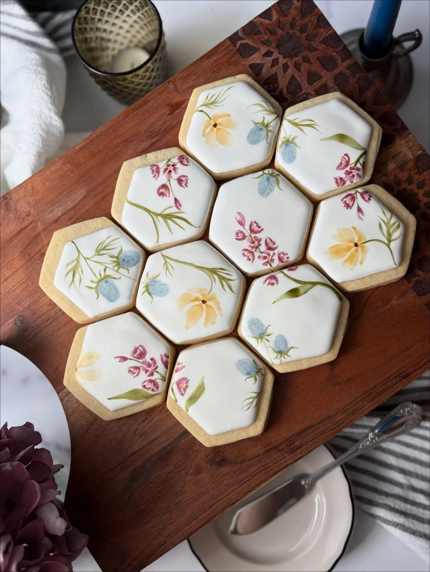 ICYMI - We have a limited number of Mosaic Cookies available for immediate pick-up just in time for Thanksgiving! 
.
We have the following available:
💐 3 Floral Mosaics - $50 each 
🌲 2 Winter Branches Mosaics - $50 each 
💫 2 Wreath Mosaics - $30 e