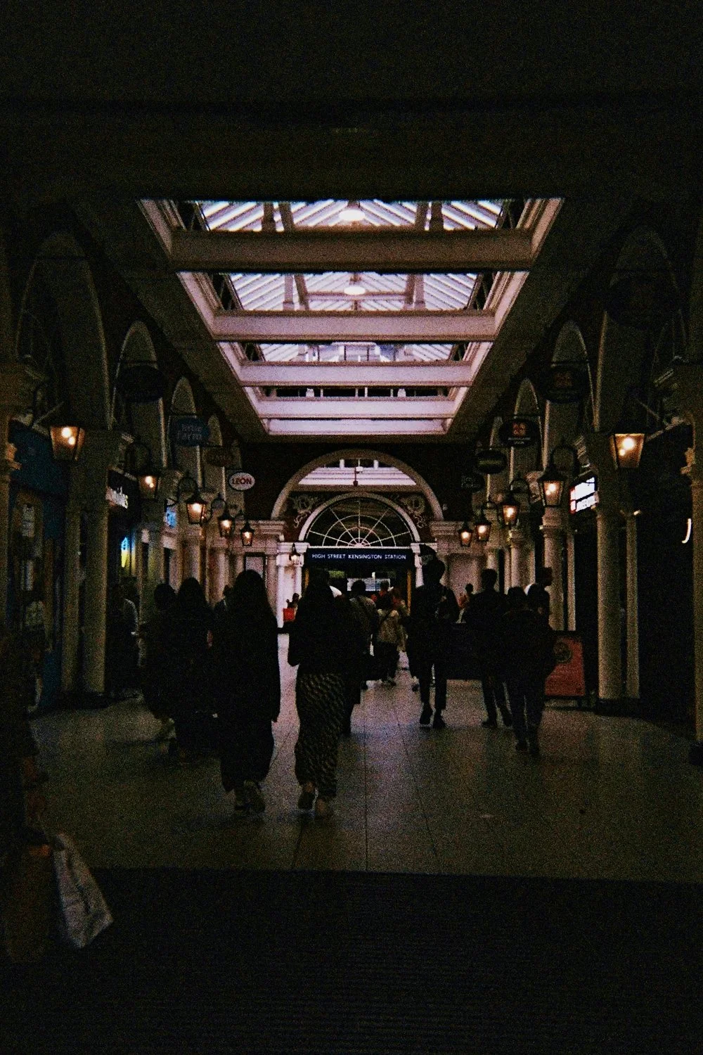 ⚲ High Street Kensington Station – London