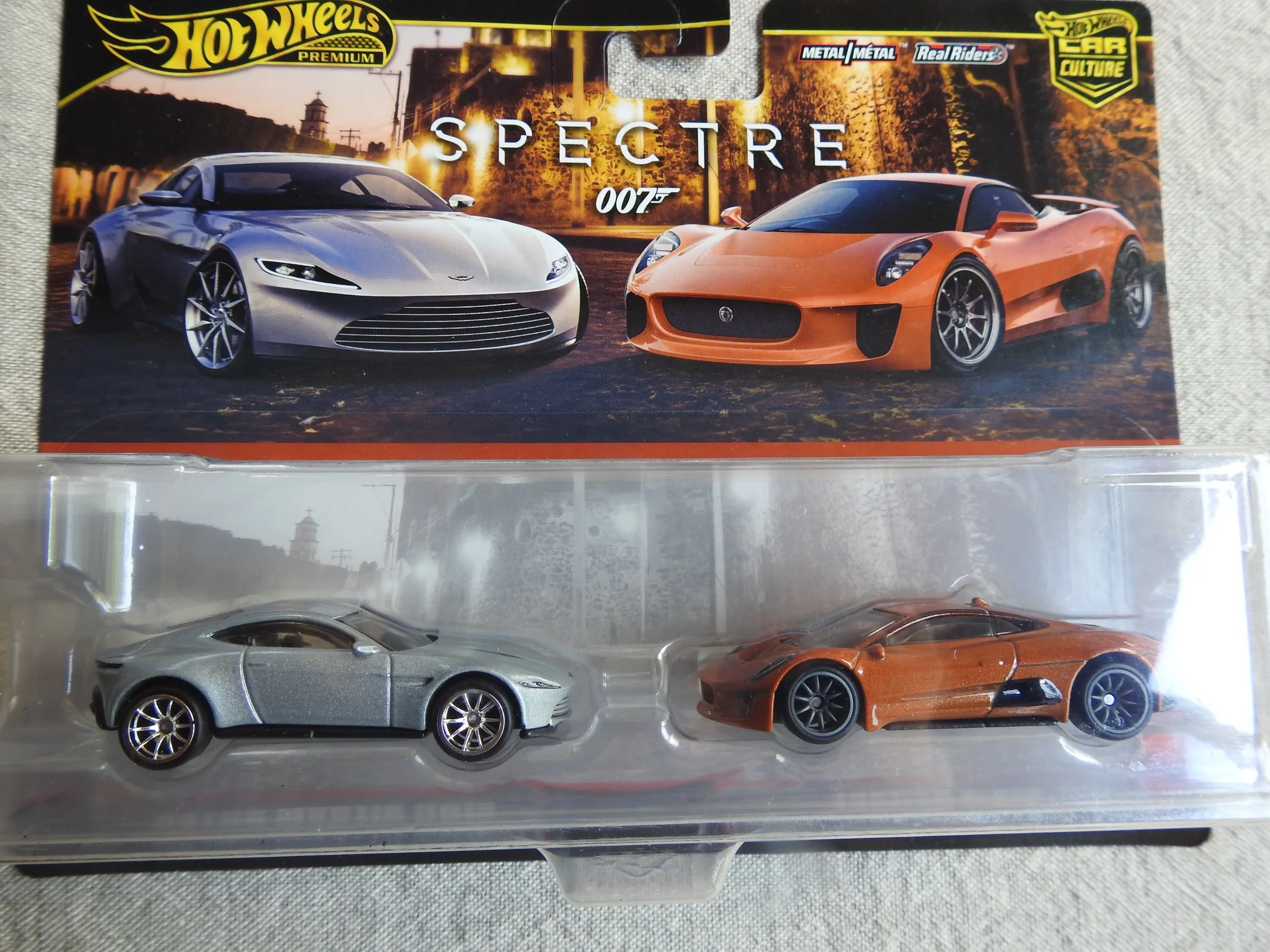 Hot Wheels 007 Spectre Aston Martin & Jaguar Set