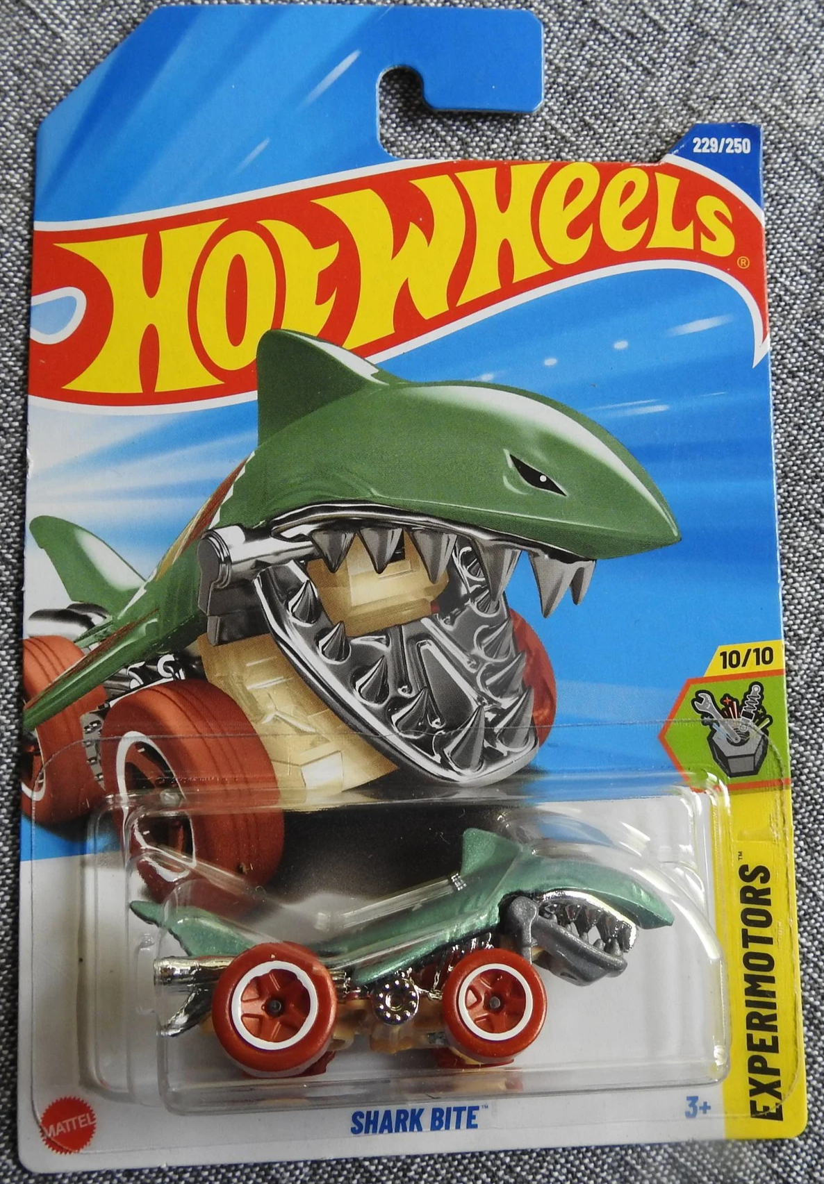 Hot Wheels 'Shark Bite' Treasure Hunt Car