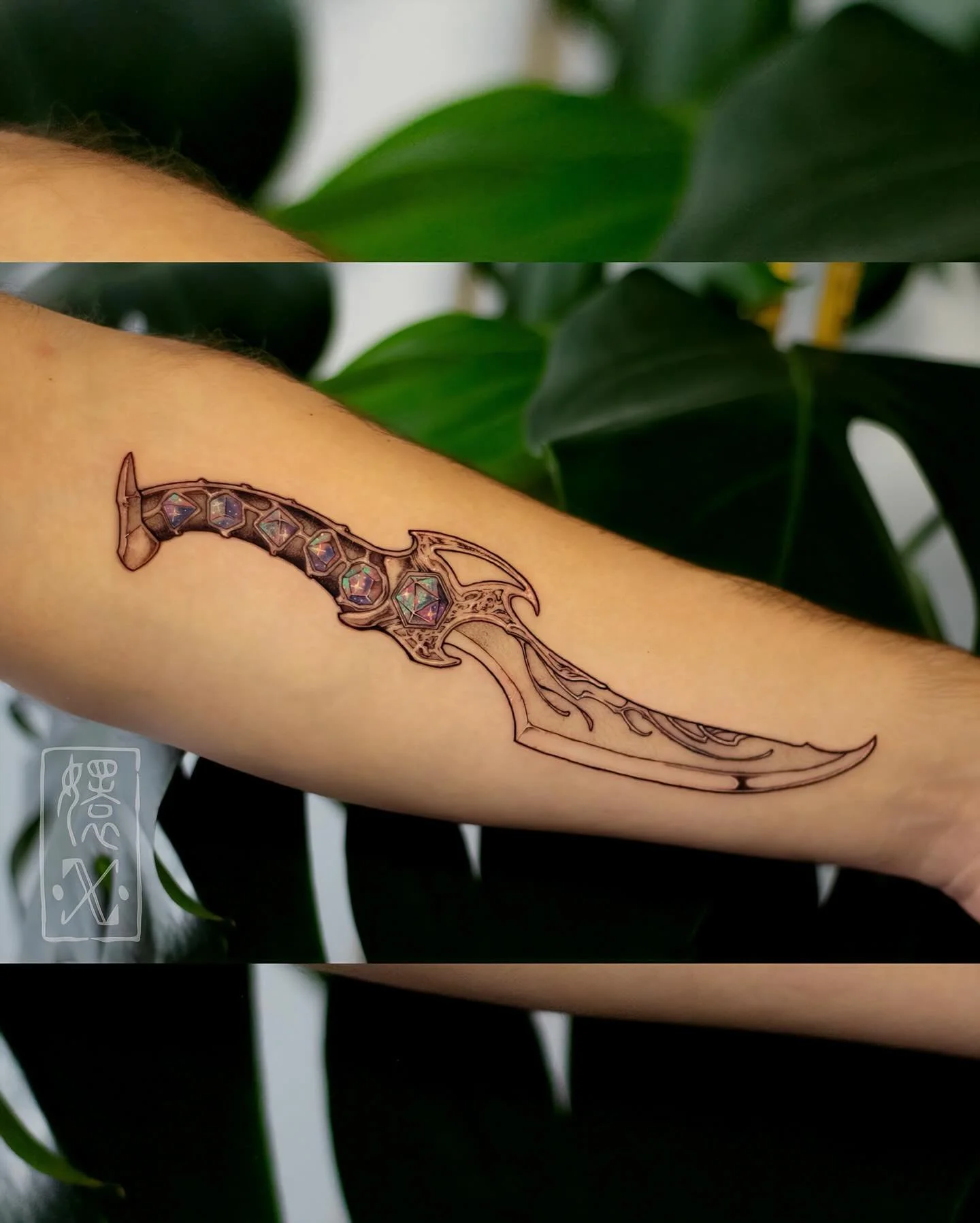 🗡️🎲✨ by @snayke.tattoo 

We&rsquo;re so excited to share this custom Dice&amp;Dagger (DnD) by Crys🙈 The color? The sparkle? The placement and design??! We could go on and on about how obsessed we are😍

Want a custom weapon of your own? Use the li