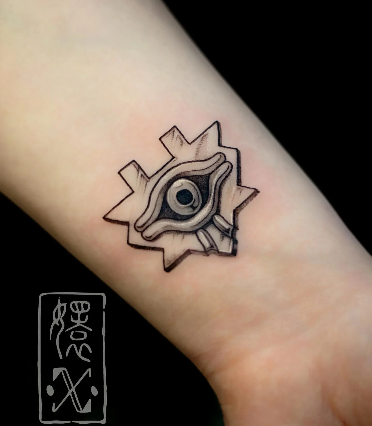 👁️⚜️🔺 by @snayke.tattoo 

If you don&rsquo;t believe in the Heart of the Cards then where do you place your trust?🤔

This iconic Yu Gi Oh symbol was done by our fearless leader Crys! She loves tackling metal textures, video game weaponry, and pret