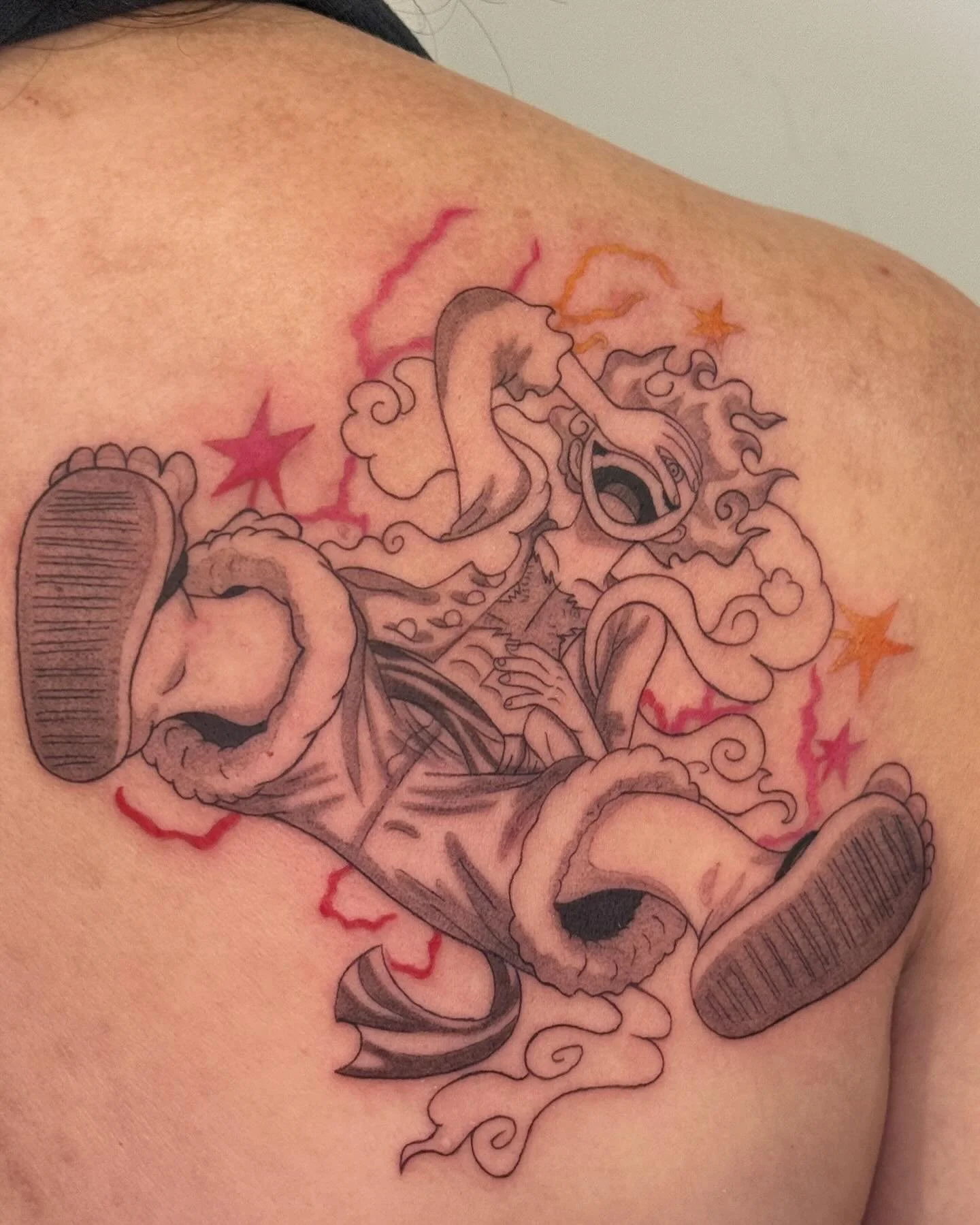 🏴&zwj;☠️Monkey D Luffy🏴&zwj;☠️by @caroxtattoos 

Our Anime/Manga Hime-sama has done it again by capturing this joyful Luffy for their client❤️&zwj;🔥

Use the link in our bio or reach out to Caro directly to book your next appointment with @caroxta