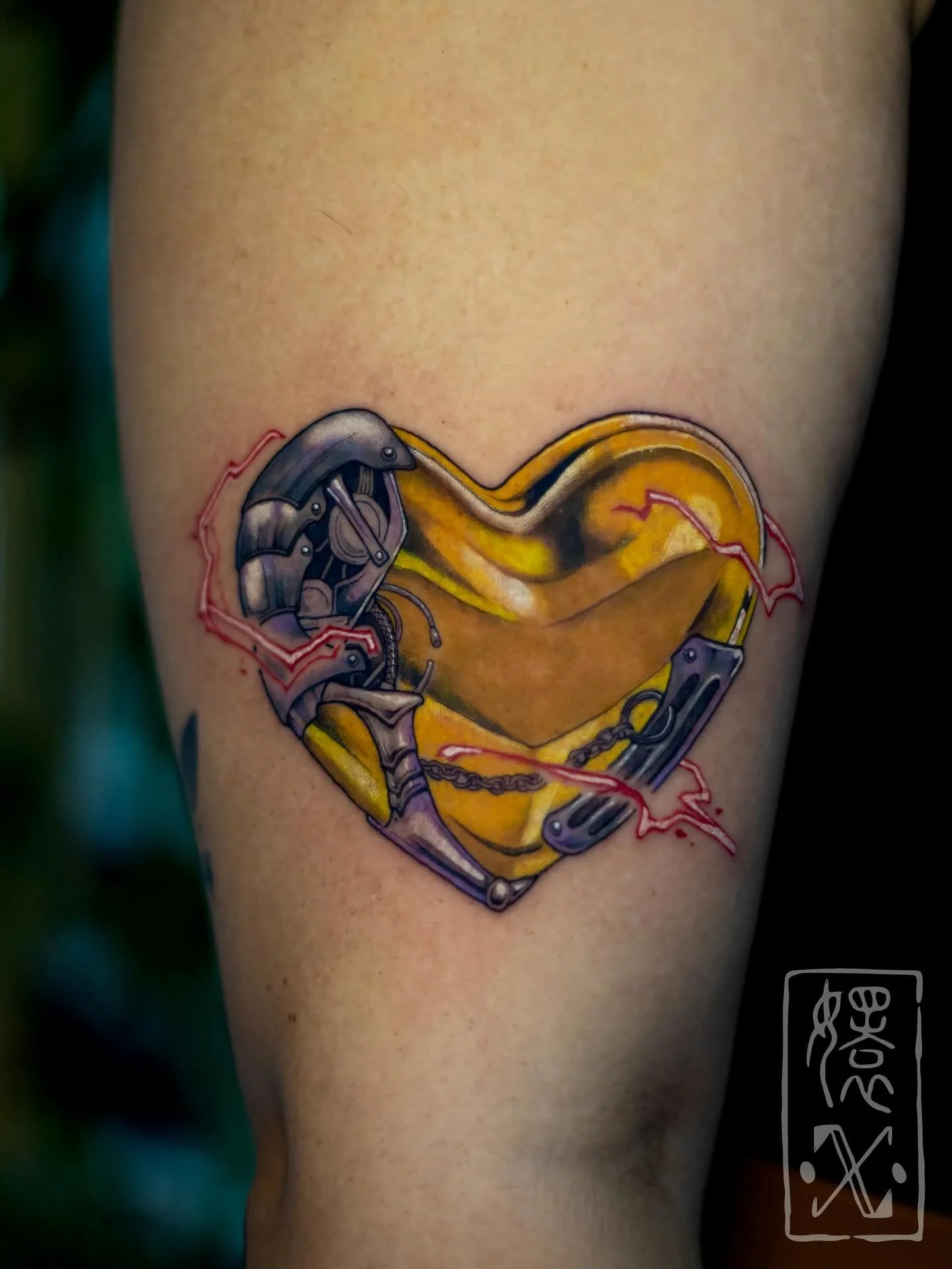 ⚡️🦾💛 by @snayke.tattoo 

This Full Metal heart captures the essence of our favorite Alchemist, Edward Elric, so spectacularly we are truly speechless!! 

Wonder how this alchemy came to life? The only way to find out is by booking an appointment wi