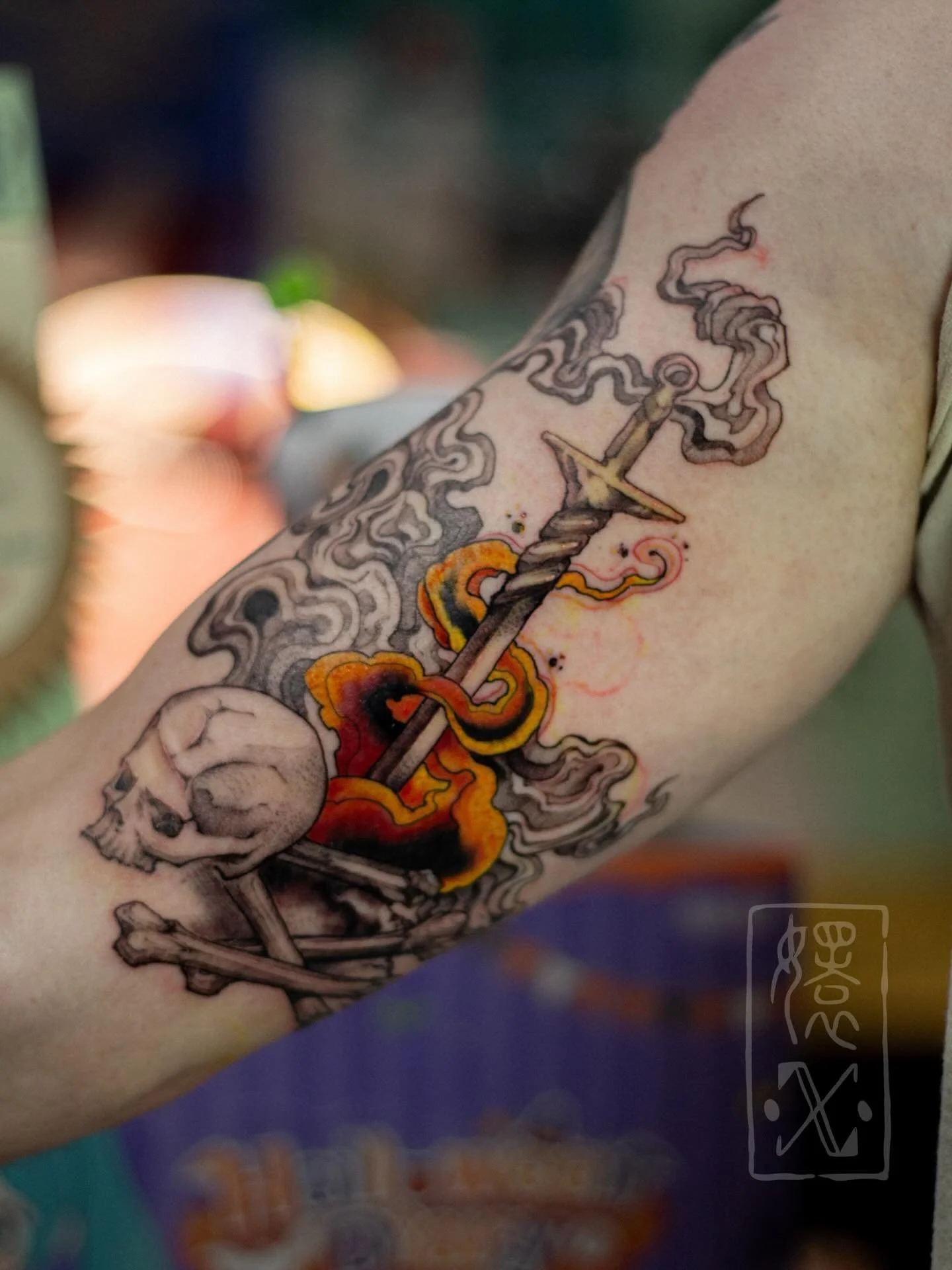 🗡️🔥 by @snayke.tattoo 

Crystal did this DarkSouls sword/bonfire completely freehand at Anime Ink Con last year and we&rsquo;ve been dying to share it with you🙈

If you&rsquo;re looking to get a weapon from any pop culture sector immortalized in a