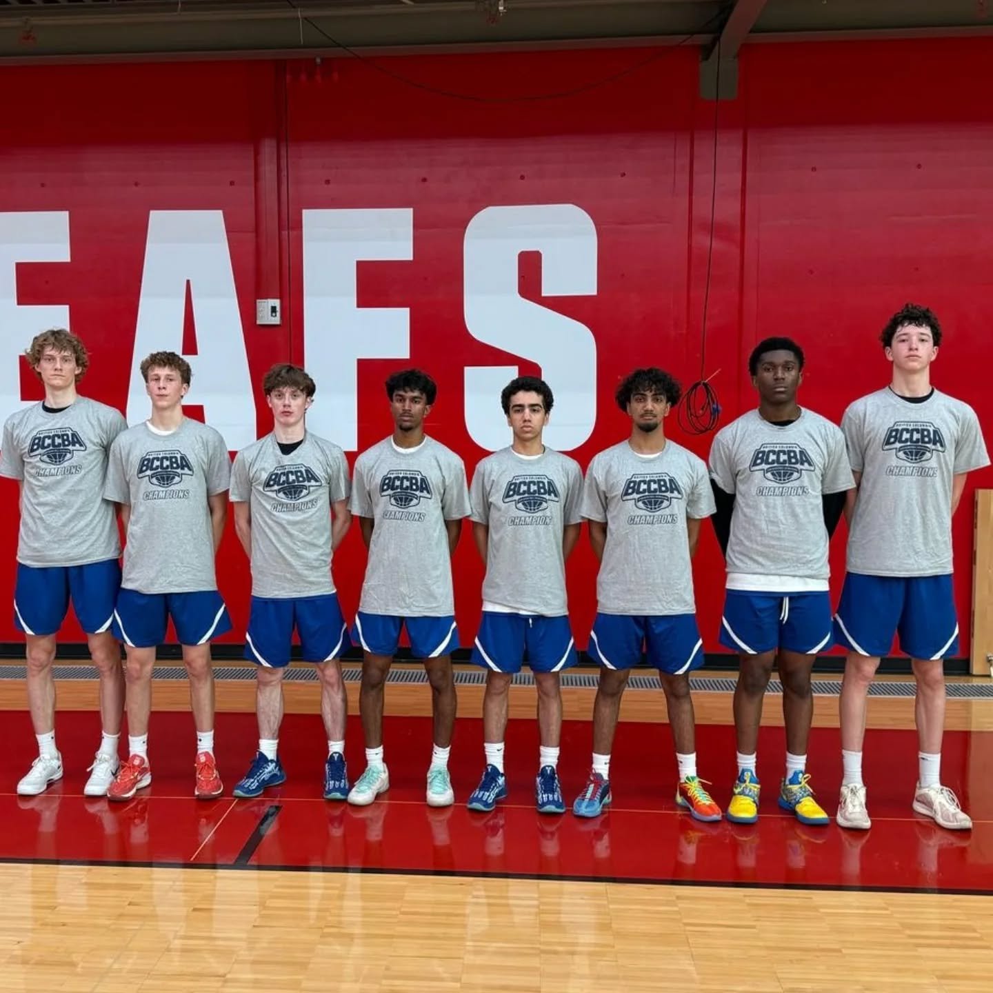 Congratulations to our boys for winning the Varsity Gold Division at the Best in the West 🏆

@julian.hinders scored 31 pts in the finals 🔥

@oscar_antscherl had a breakout tourny averaging 18 pts and 3.5 threes a game 🎯