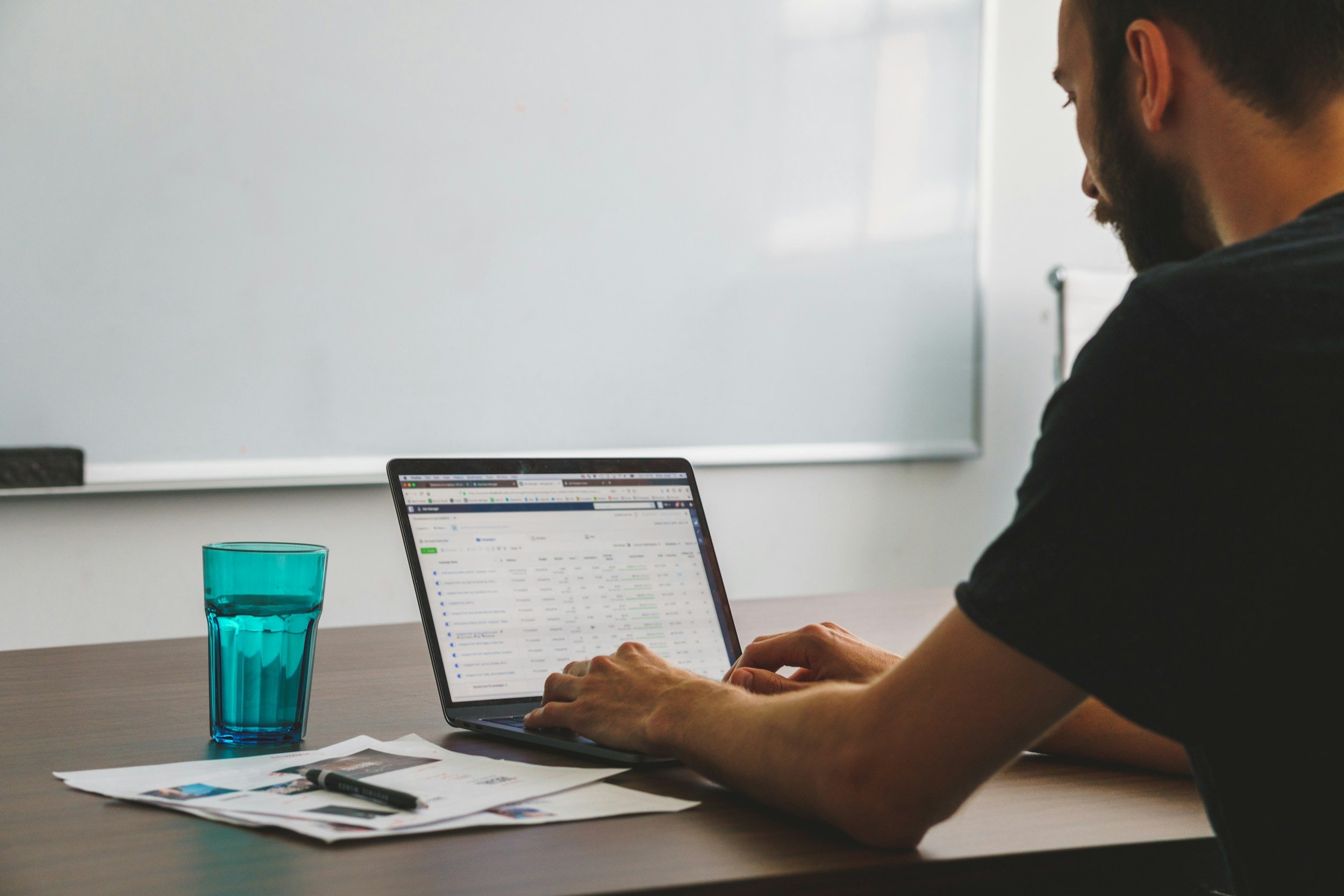 Local SEO vs. Google Ads: Which Delivers Better ROI for Small Businesses?