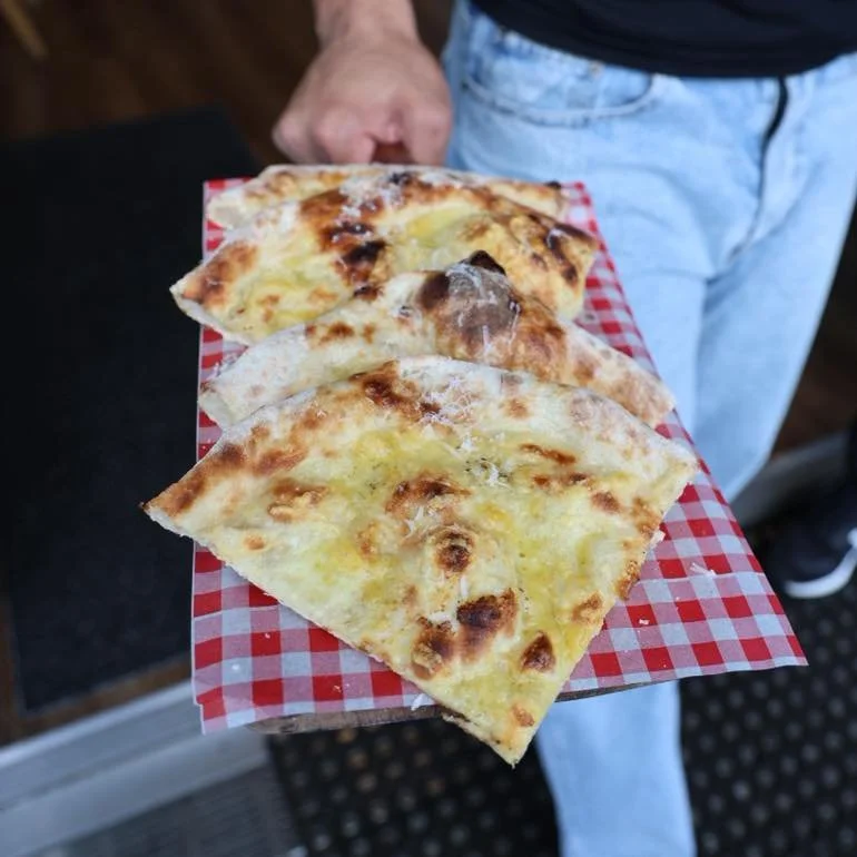 We love a classic garlic pizza to snack on!

#newzealand #bostoncafenz #brunch #Westgate #aucklandcafe