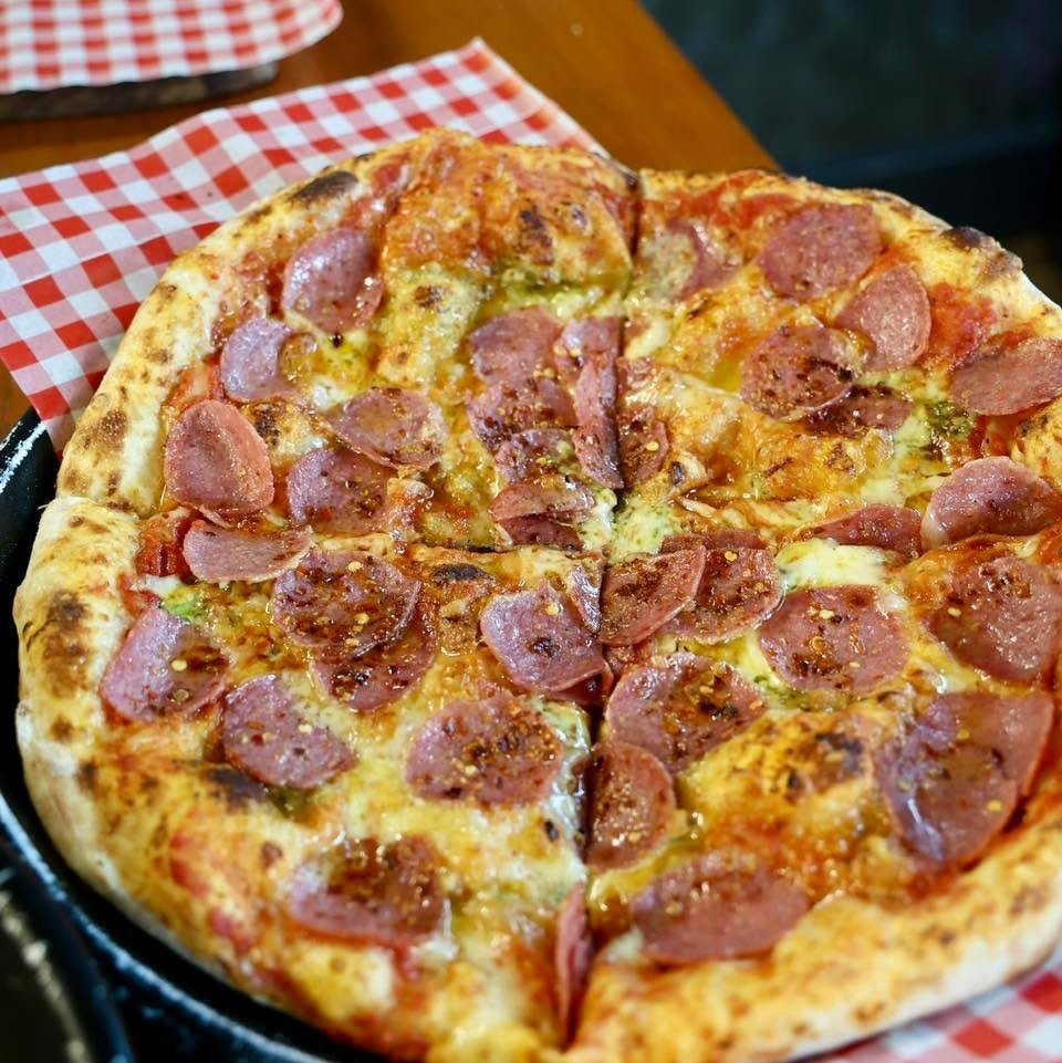 We offer delicious pizza in Westgate, with a range of options to choose from!

What pizza at Westgate is your go to?

#Westgate #bostoncafenz #brunch #cafe #aucklandcafe