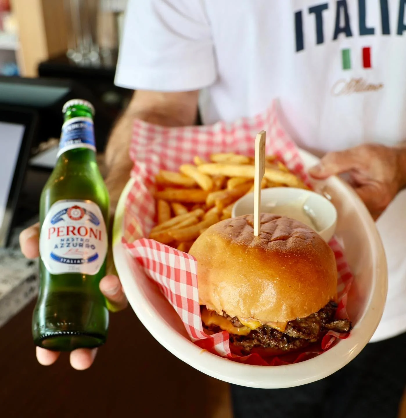 A bottle of beer and a burger is a perfect way to enjoy lunch this weekend! 

What is your perfect burger &amp; beer combo?

#hobsonville #Westgate #bostoncafenz #brunch #aucklandcafe