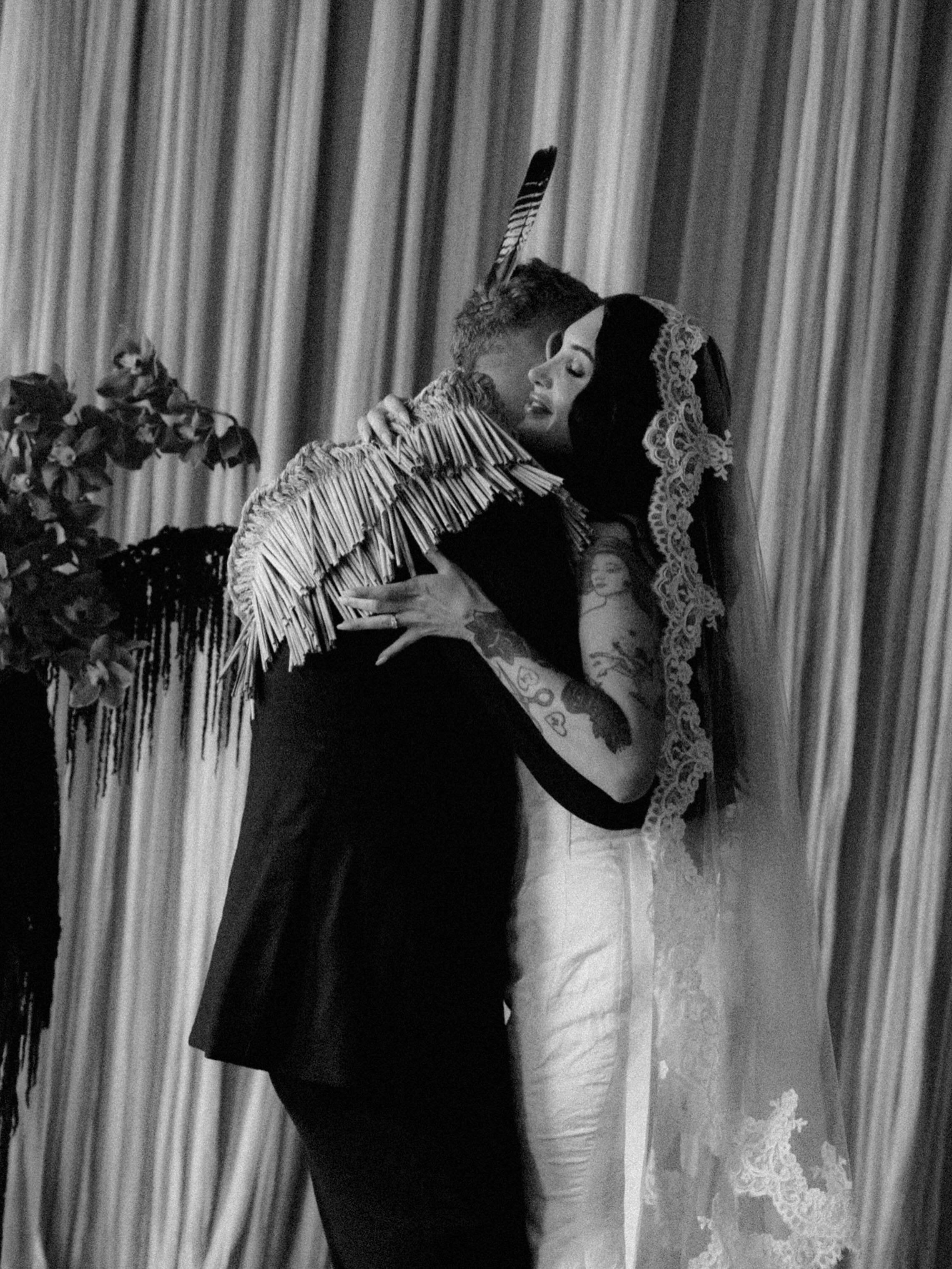 B+D having a quick emotional support hug, mid-vow 🥲🥲🥲🥲🥲🥲

#weddings #melbourneweddings #weddingphotography #melbourne #melbournephotographer
