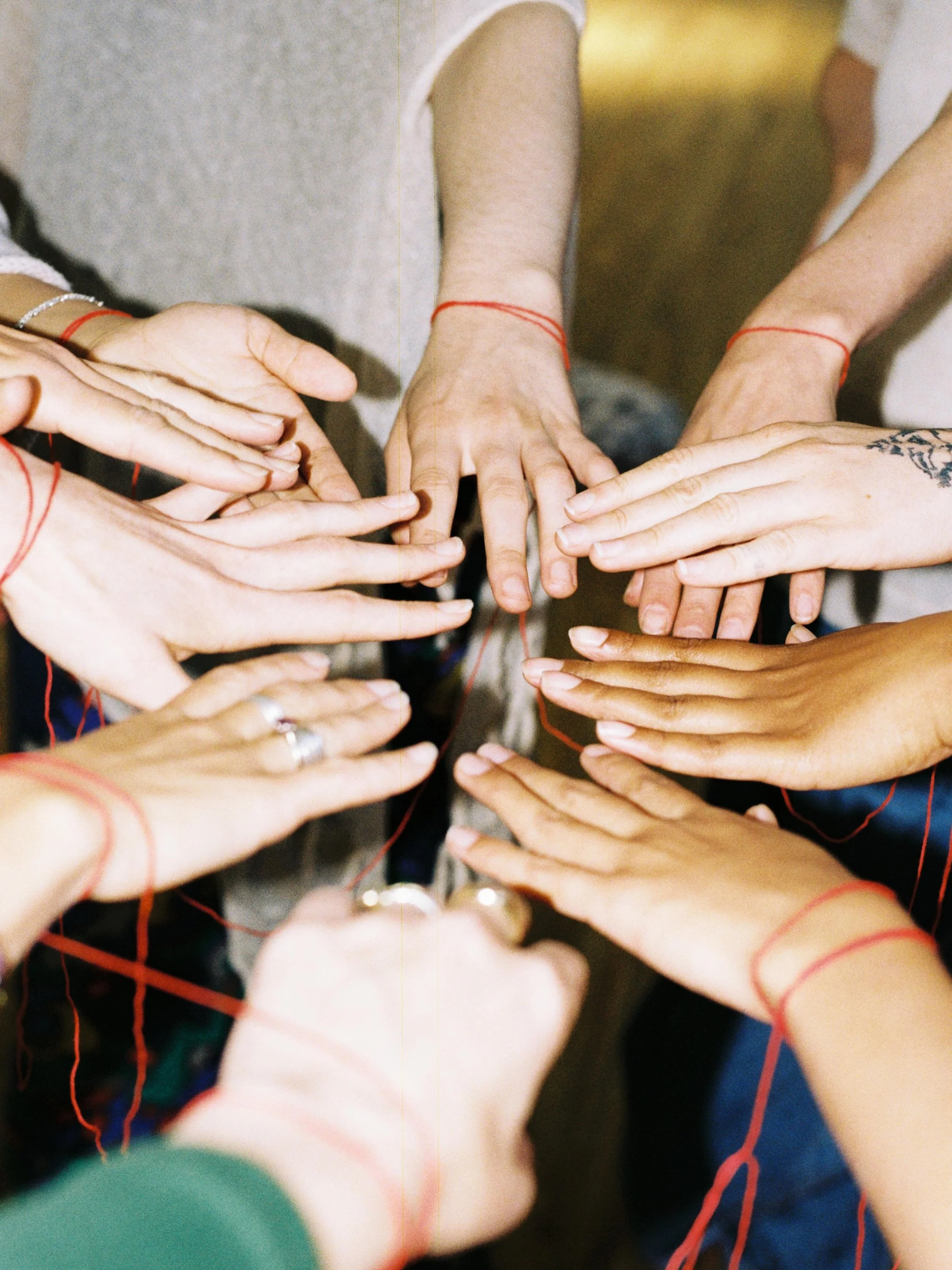 Do you know about the red thread ritual?

The idea was first introduced to me via @thebyrondoula at the mother blessing of @juliaschauenburgkacem many (many!) moons ago. Since then it has woven its way through my community, as it has through so many 