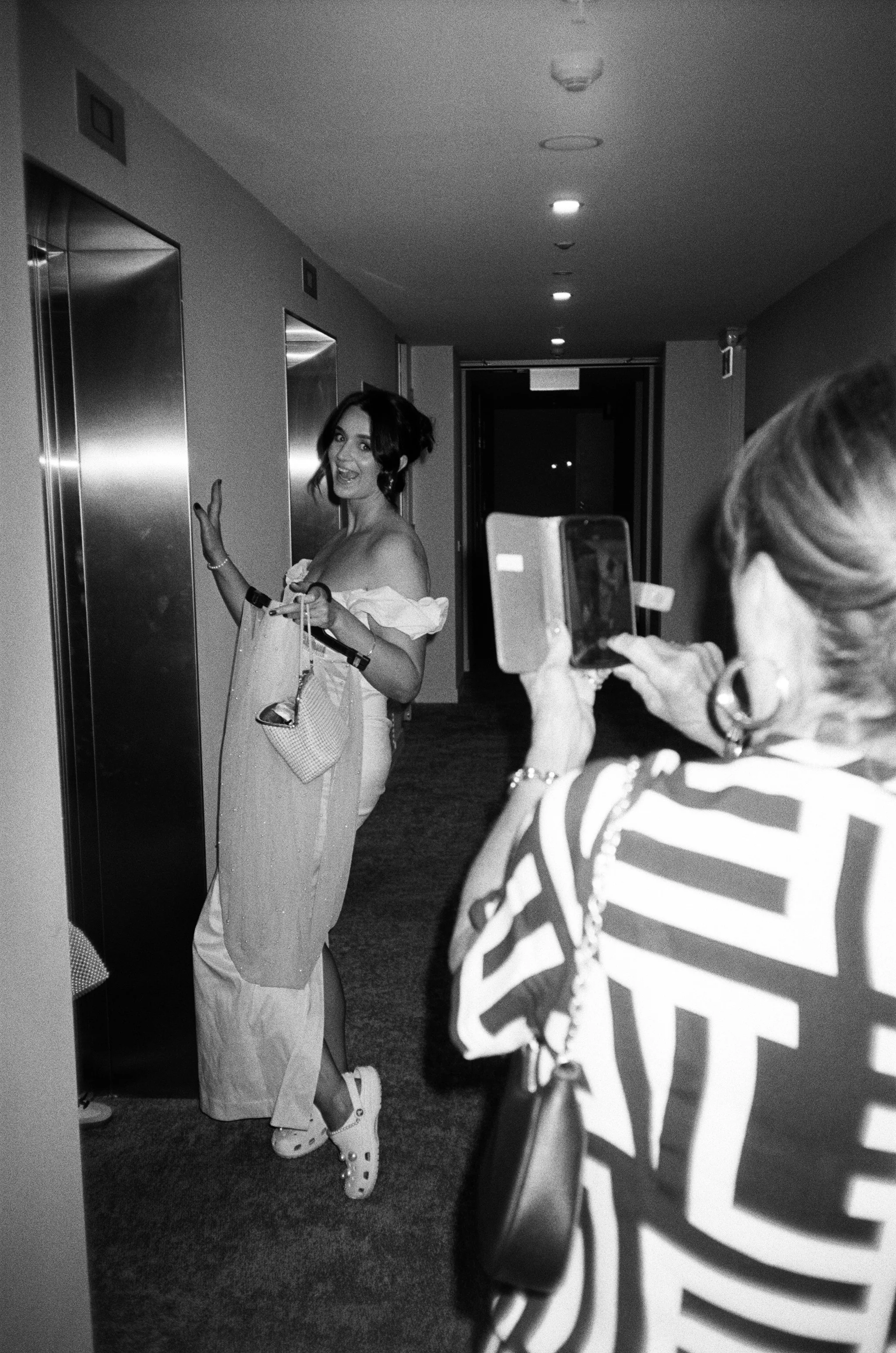 Melbourne weddings on film, mums on her phone