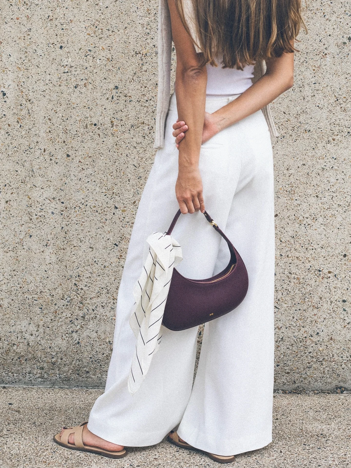 Classic and perfect for spring. 
@nataliashimarova in the Leila Scarf. 

Online now.
#ollieta