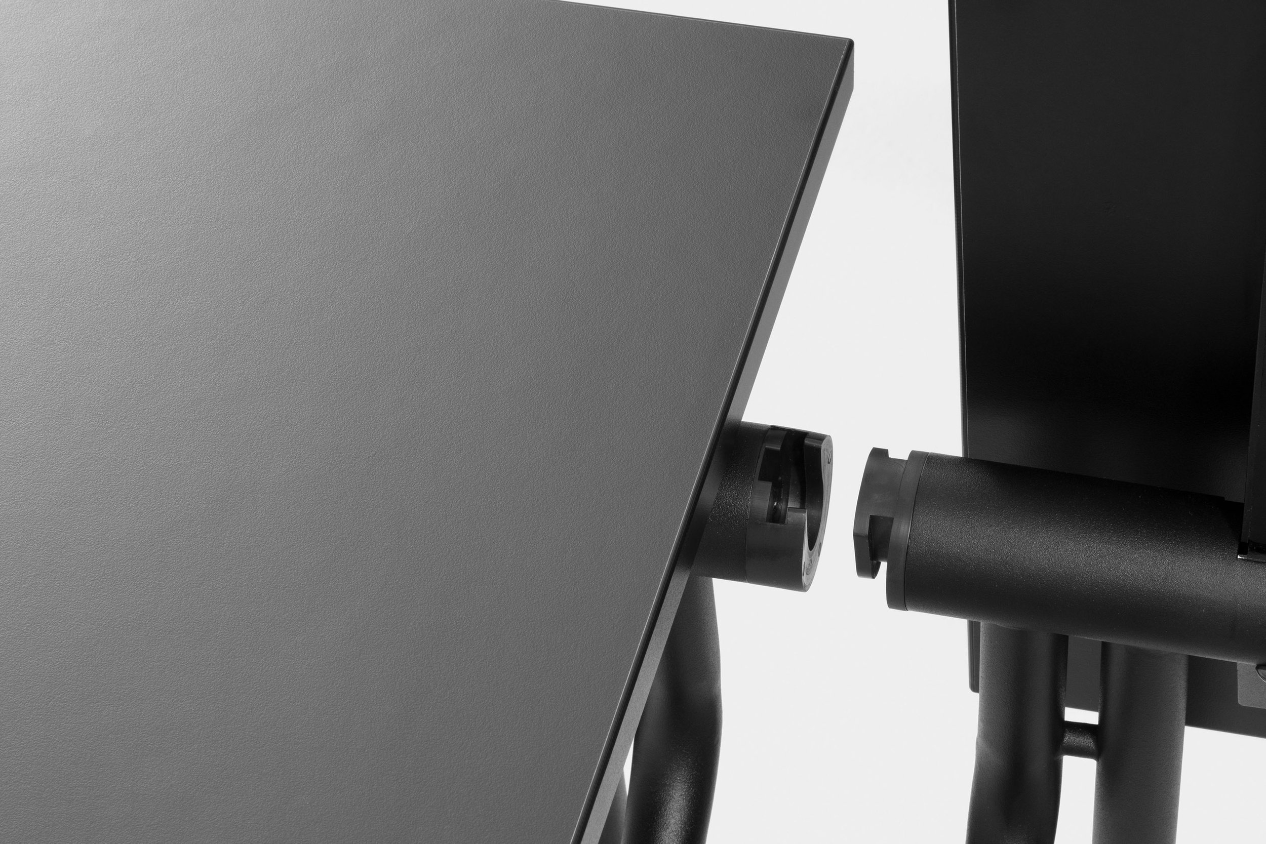 mara_gate-training-08_office-table-desk-linking-stackable-university-school-office-metal-workspace.jpg