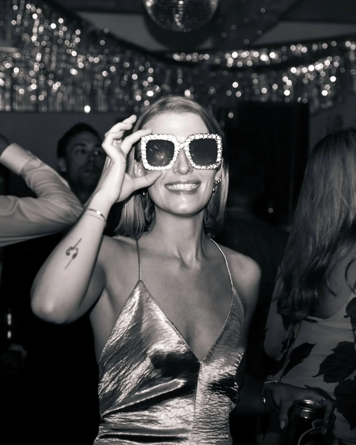 Allt handlar om r&auml;tt inst&auml;llning - och r&auml;tt glas&ouml;gon ✨🕶️

Boka mig till ert br&ouml;llop via l&auml;nken i min bio.

#weddingphotography #wedding #br&ouml;llop #br&ouml;llopsfotograf #br&ouml;llopsinspiration #br&ouml;llopsplaner