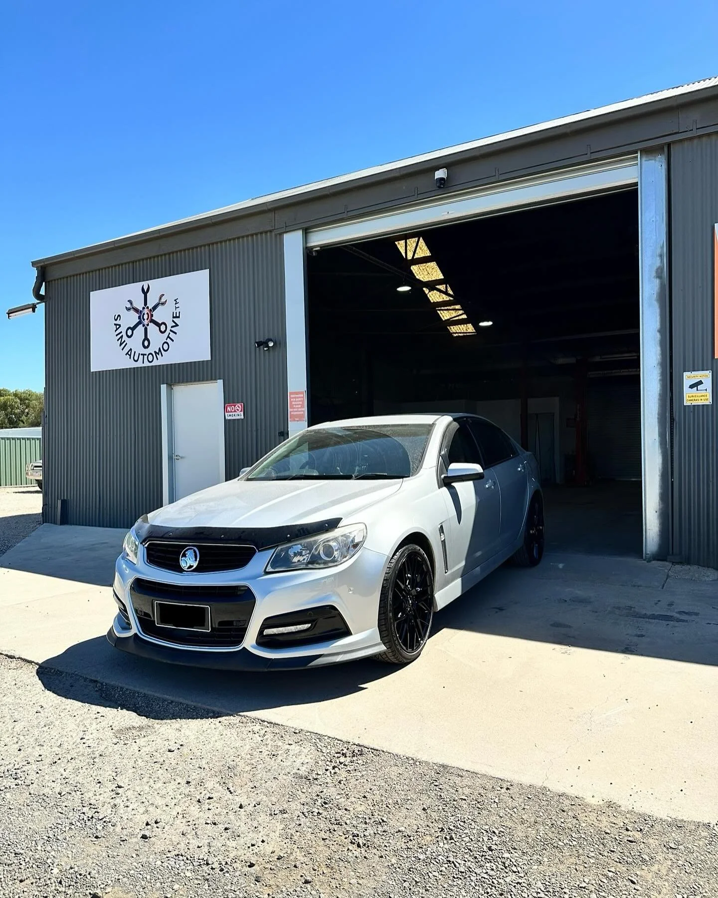 Holden Commodore VF in for some new rims &amp; caliper paint!