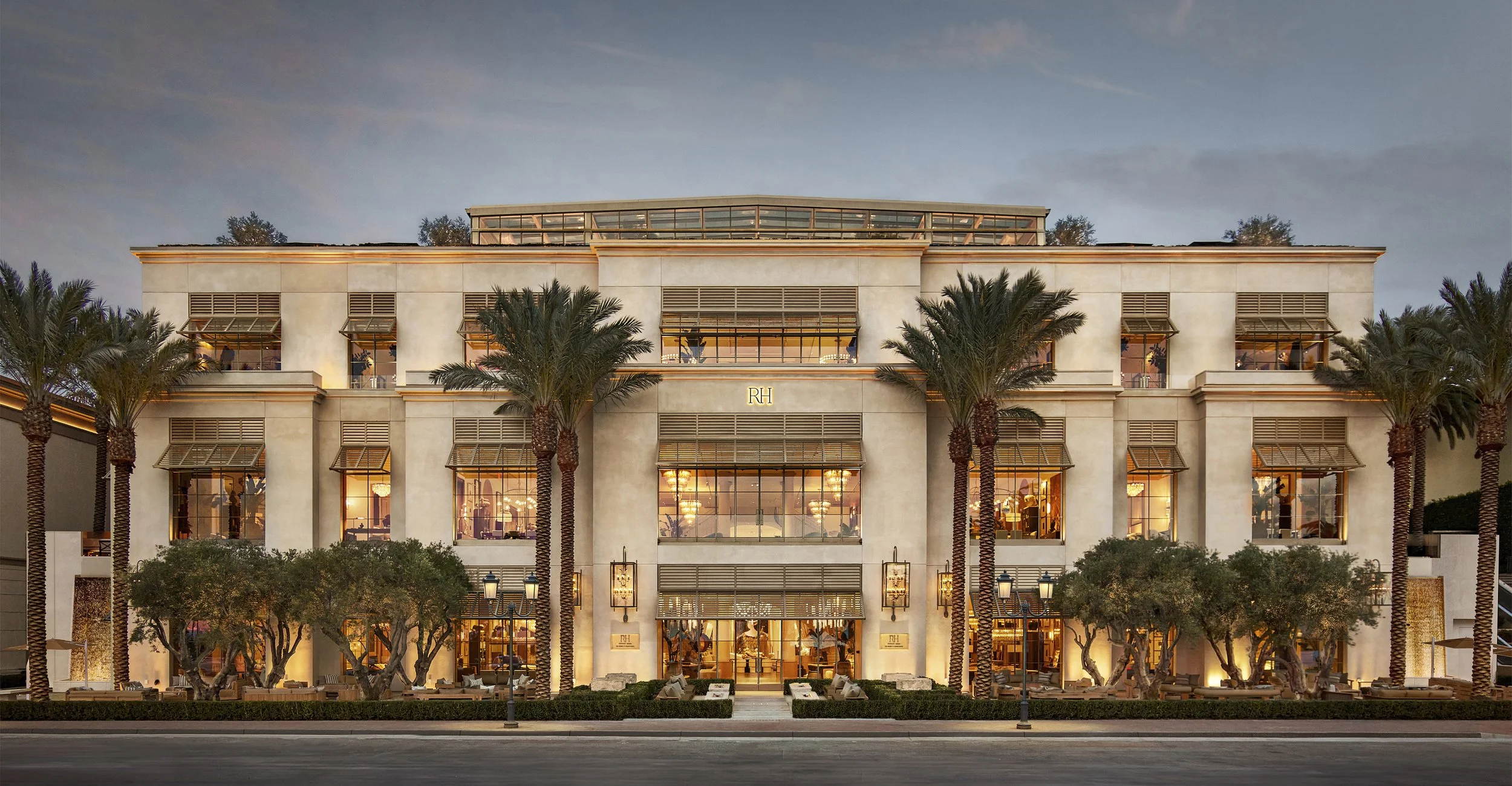 Newport_Exterior_Hero_0075_dk2_MKGALLERY_Hedges.jpg