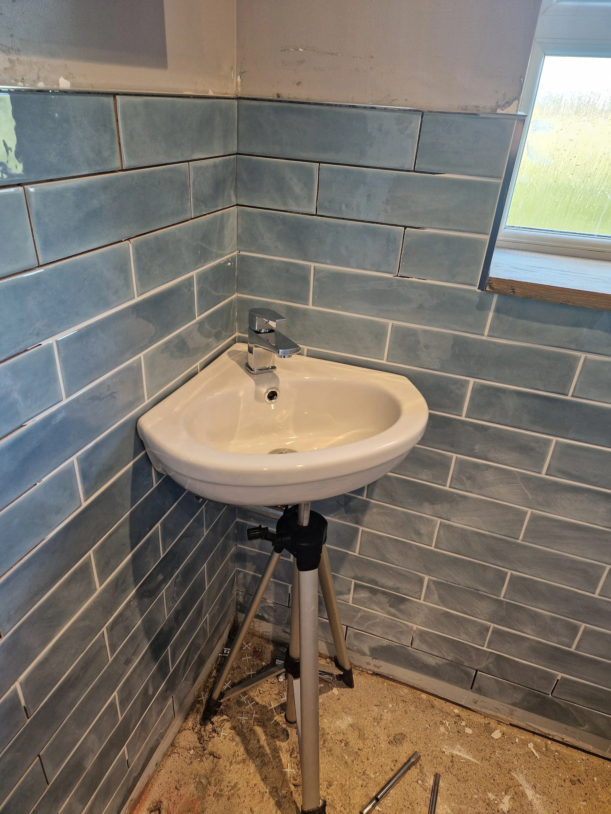 Corner basin & tap, creating space in the room