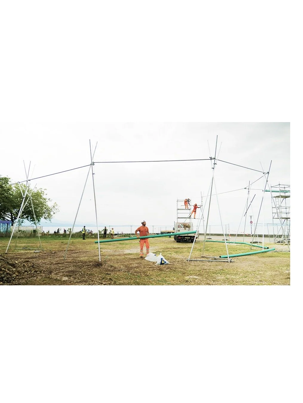 Revisited / M&eacute;l-usine au jardin &ndash; LJ24 Festival, Lausanne, Switzerland &ndash; Performative Landscapes

Last summer, we had the pleasure of participating in the Lausanne Jardins festival with our installation "M&eacute;l-usine au Ja