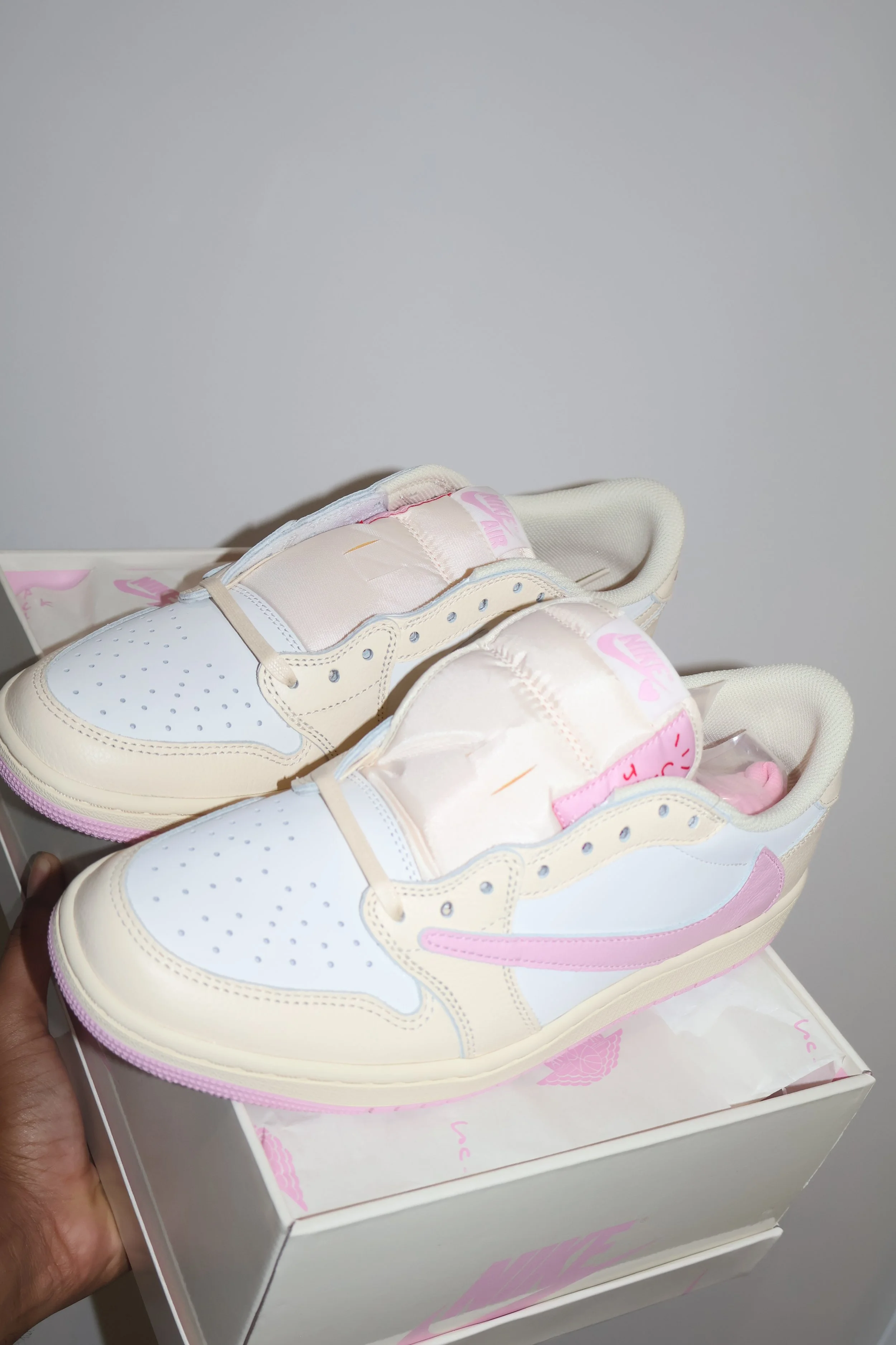 Travis Scott shy pink size 11
