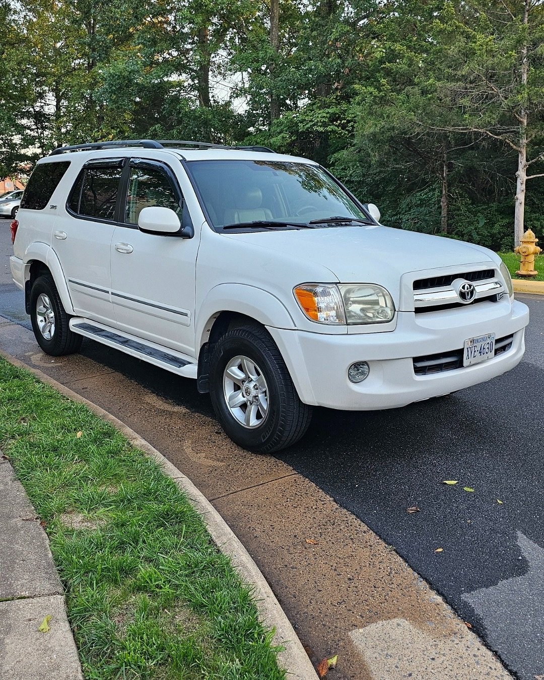 Big SUV? No problem!! This Toyota Sequoia got the ultimate makeover with a full exterior and interior detail. We left no corner untouched. Because even the biggest rides deserve that new car shine! 💎 Ready to bring your SUV back to life? Click the l