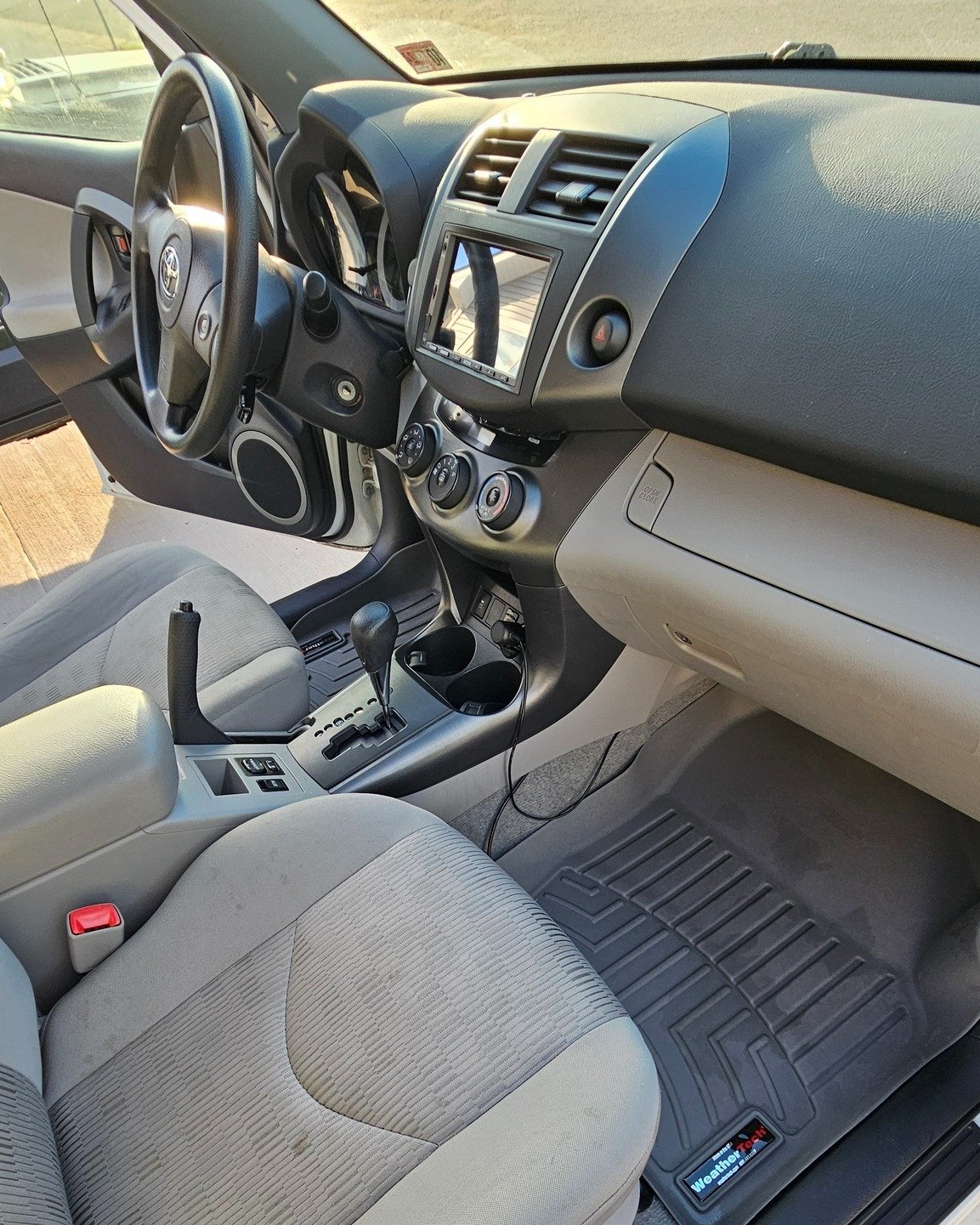 Interior Detail 🚙

We just gave the inside of this Toyota RAV4 a complete interior makeover and the results speak for themselves! 👃✨

From crumbs and coffee stains to clean, fresh, and flawless, all done right at the client&rsquo;s apartment comple