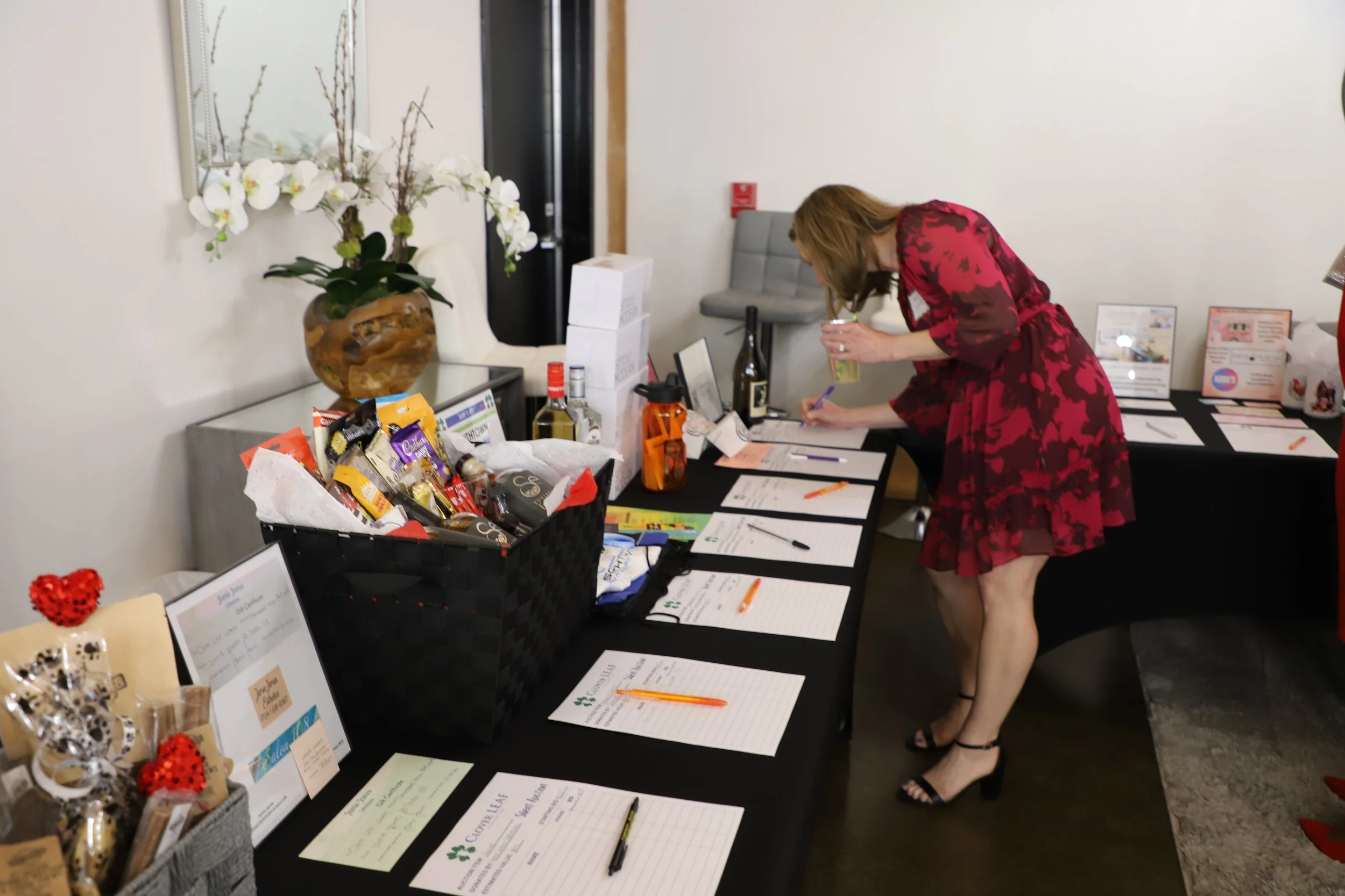 2025 Gala Silent Auction_6954.jpeg