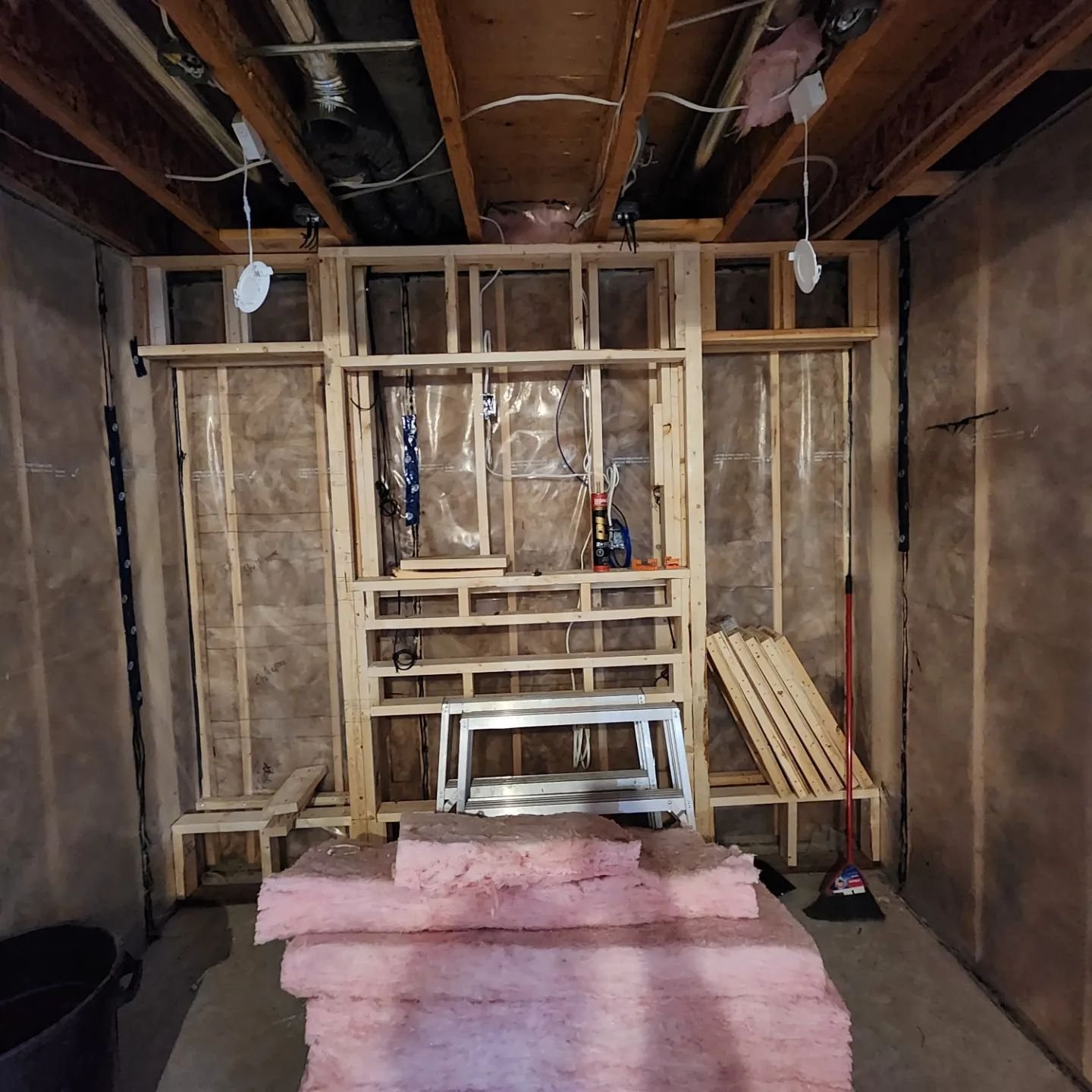 All ready for drywall, following that we will have our respective trades in to continue the progress on this project!

This feature wall is going to really POP!
&bull;
&bull;
&bull;
&bull;
&bull;
#Leduc #yeg #framing #drywall #basementfinishing #fini