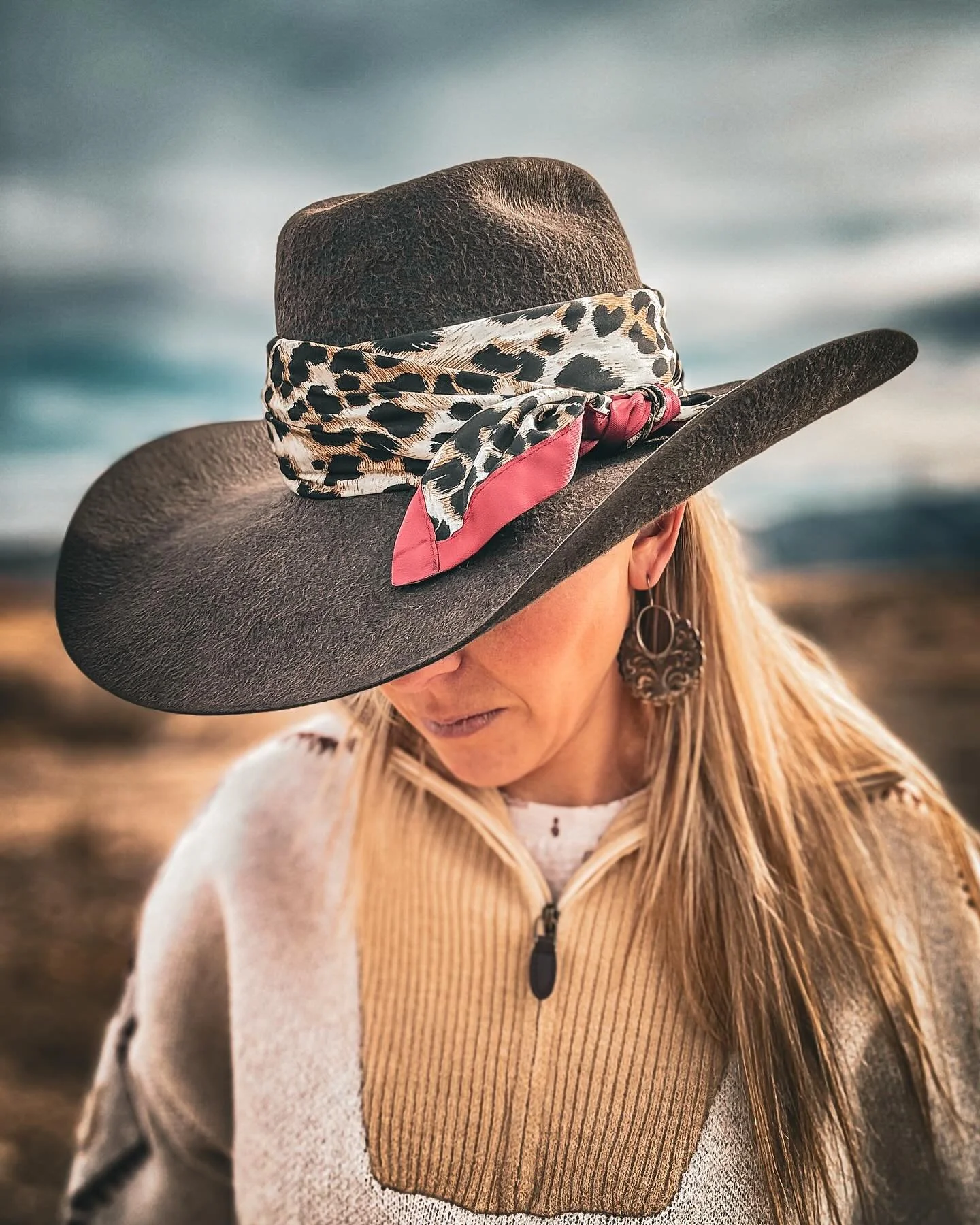 -Medium wild rag doubles as hat band😍

 #hatband #hatstyle #cowboyhat #wildrags #westernfashion #westernstyle #ranchlife #westernwear #wildragweather #scarf #scarfstyle #ranchstyle #wildragseason #outwest #nevada #montana #wyoming #utah