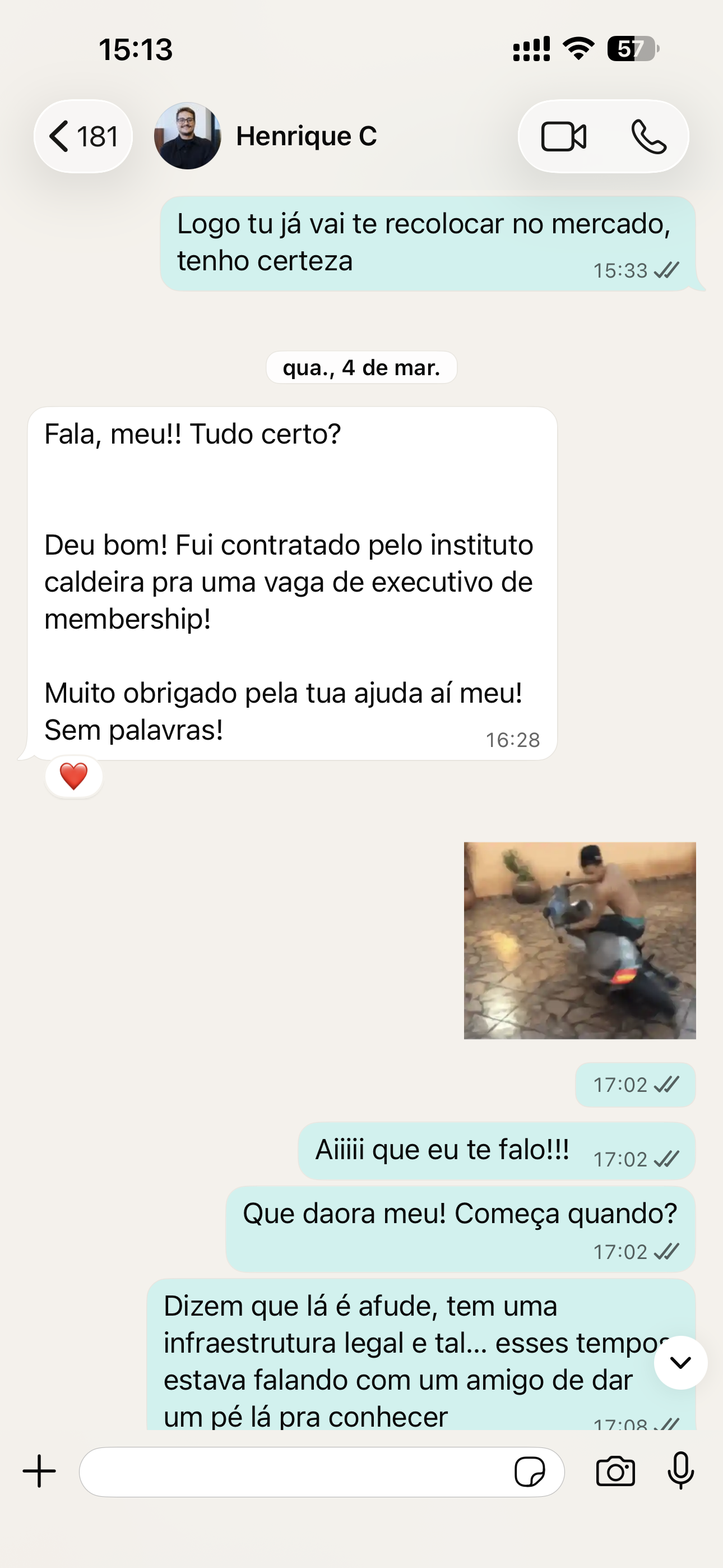 22:33Captura de tela de conversa no WhatsApp com Henrique C, onde ele comunica que foi contratado para uma vaga de executivo de membership no Instituto Caldeira, agradecendo pela ajuda recebida durante o processo de recolocação.