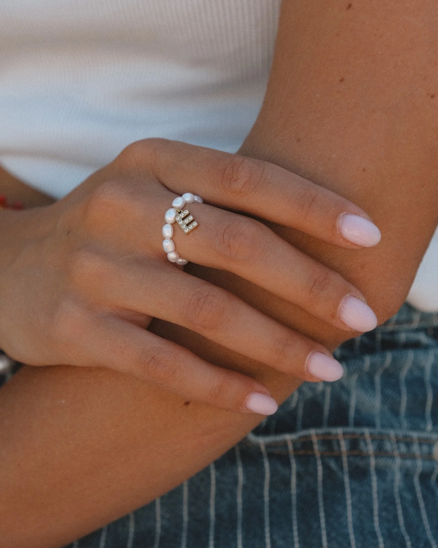 Bague Alphabet 💌

Perles d&rsquo;eau douce, faite main avec amour 💛
Personnalisable avec votre lettre favorite, 
Dispo sur notre site et en DM insta 

#bague #handmade #perles