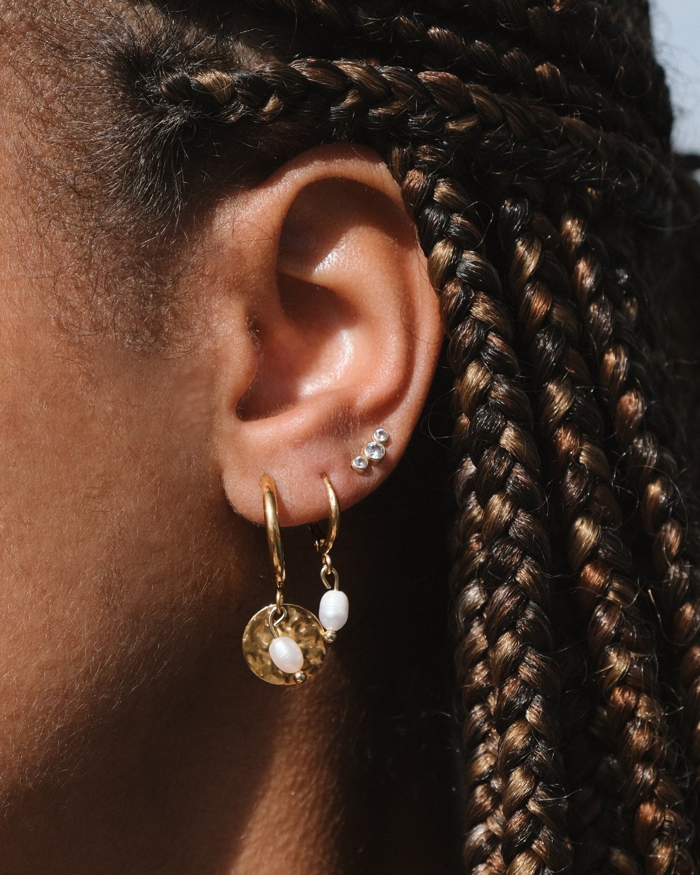 Notre duo favori du moment ✨

Les boucles Moana en acier inoxydable combin&eacute;es &agrave; nos boucles mini perl&eacute;es. 

Le combo parfait pour vous accompagner chaque jour 🤍

#bouclesdoreilles #madeinfrance #jewellery